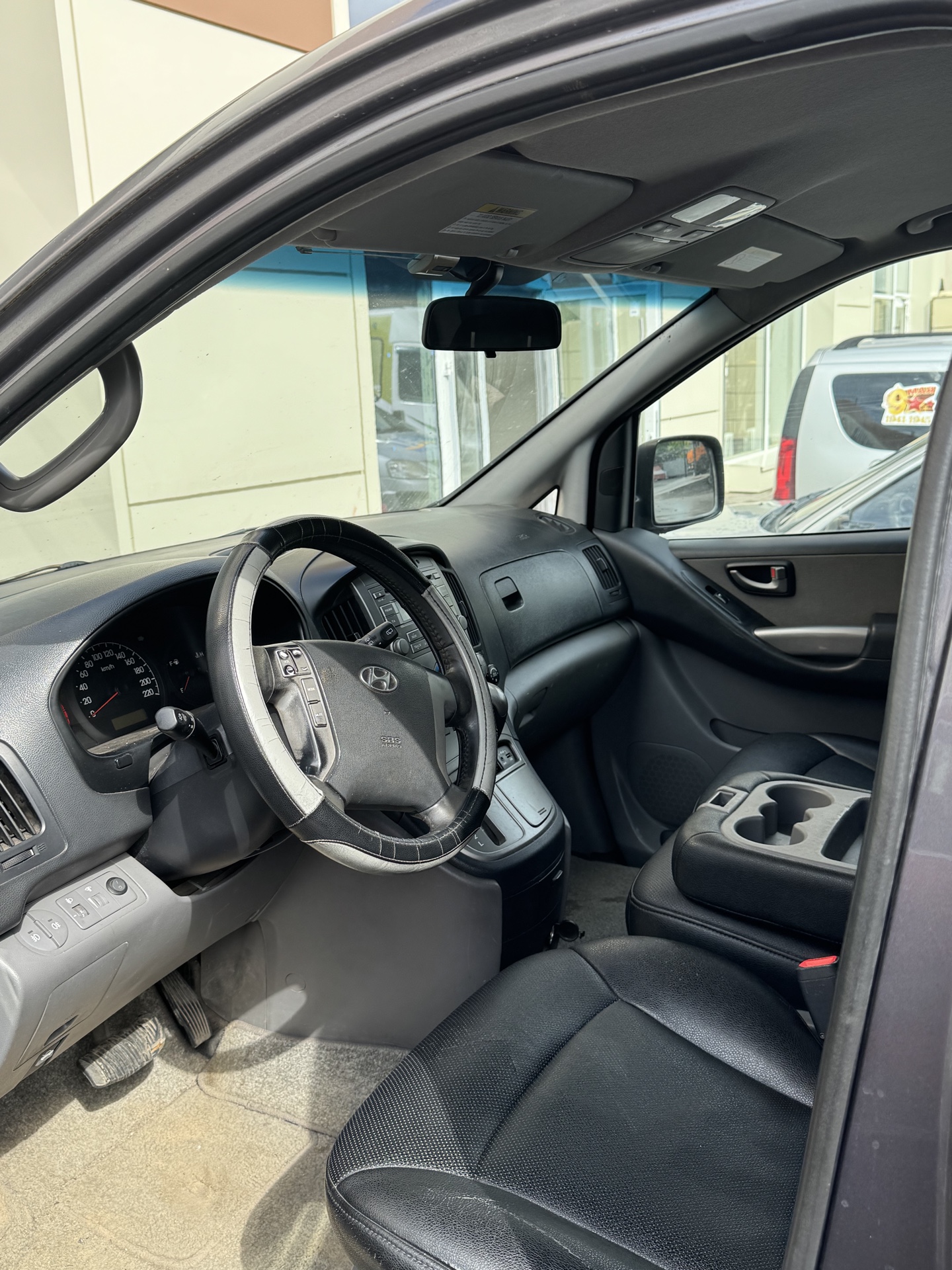 Автомобиль HYUNDAI H-1 2.4 MPI AT