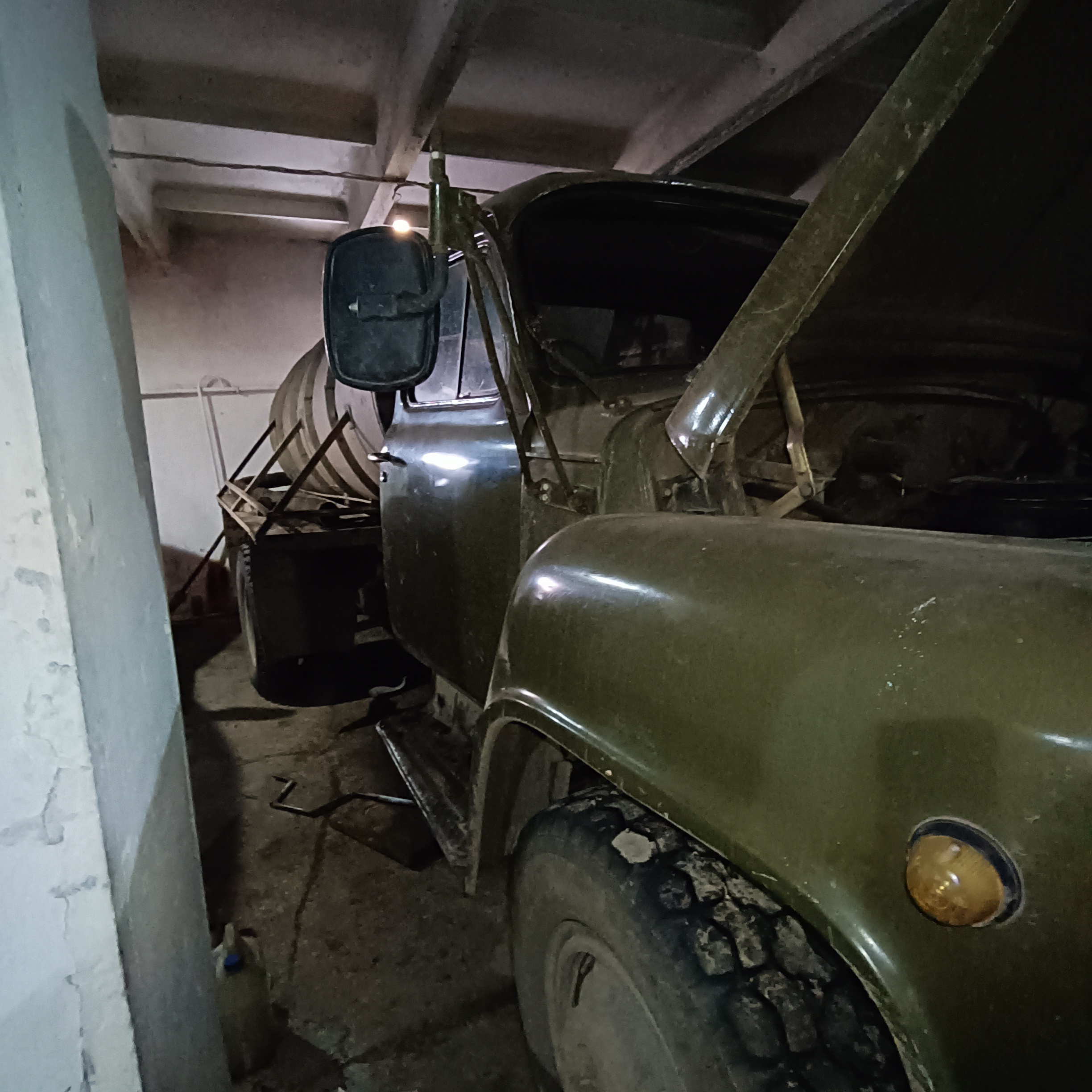 Груз. цистерны, ГАЗ 53 АЦ, 1981 года выпуска (VIN) отсутствует, двигатель 513 232772, шасси 0536586, кузов отсутств., цвет зеленый, мощность двигателя 125 л.с. (92 кВт), рабочий объем двигателя 4250 куб.см., тип двигателя бензиновый, экологический класс т7920, разрешенная максимальная масса 4070 кг, масса без нагрузки -, категория С.