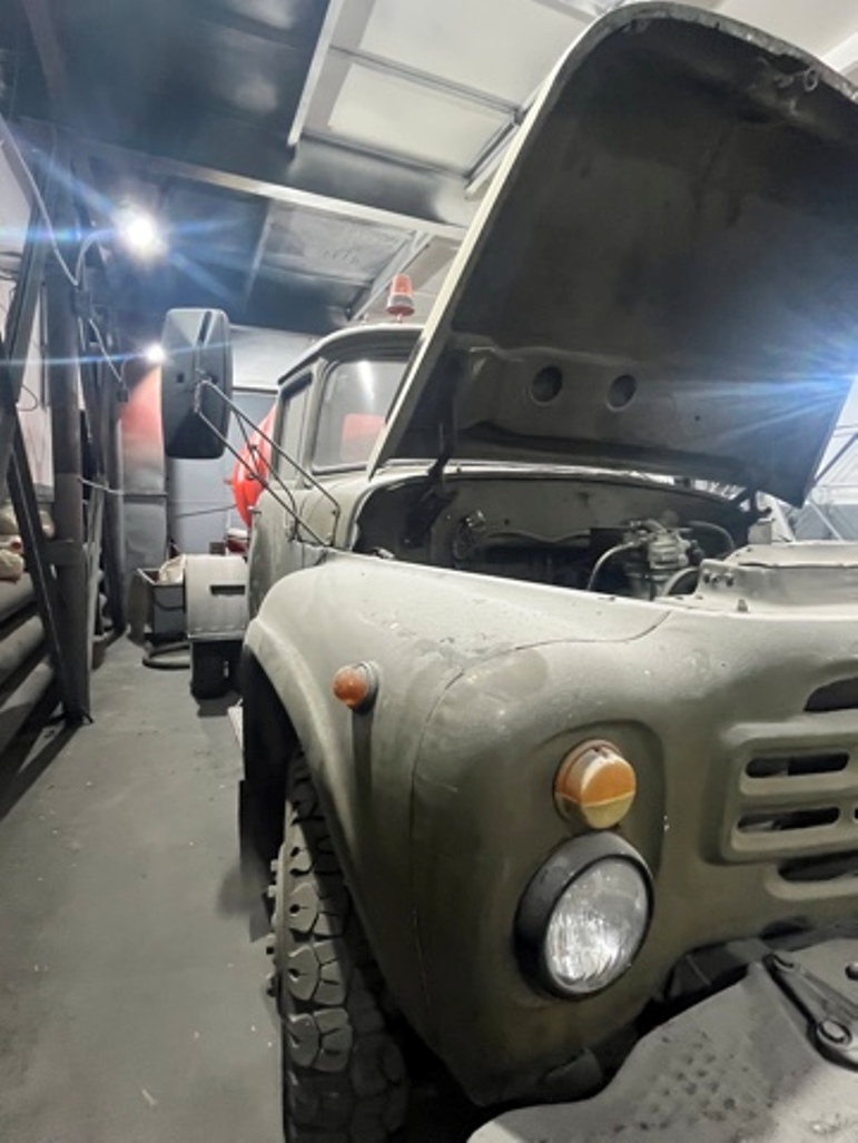 Автомобиль ЗИЛ130 с вакуумной цистерной КС-500 (ассенизатор)