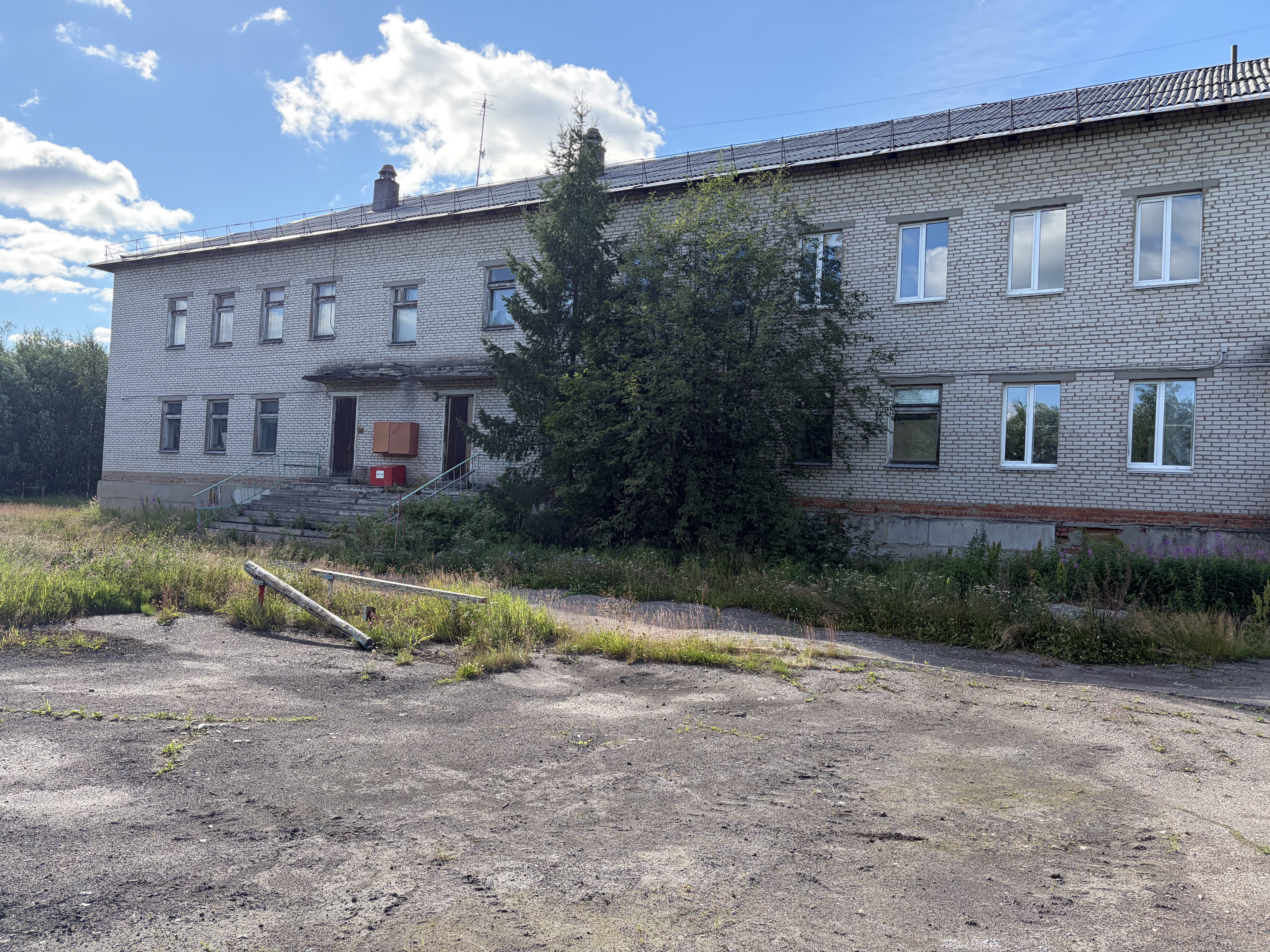Нежилое здание, 2-этажное, площадь здания 1128,1 м2; кадастровый номер 11:18:0701003:236, адрес: Российская Федерация, Республика Коми, м.о. Инта, пгт. Верхняя Инта, ул. Свободы, д. 6