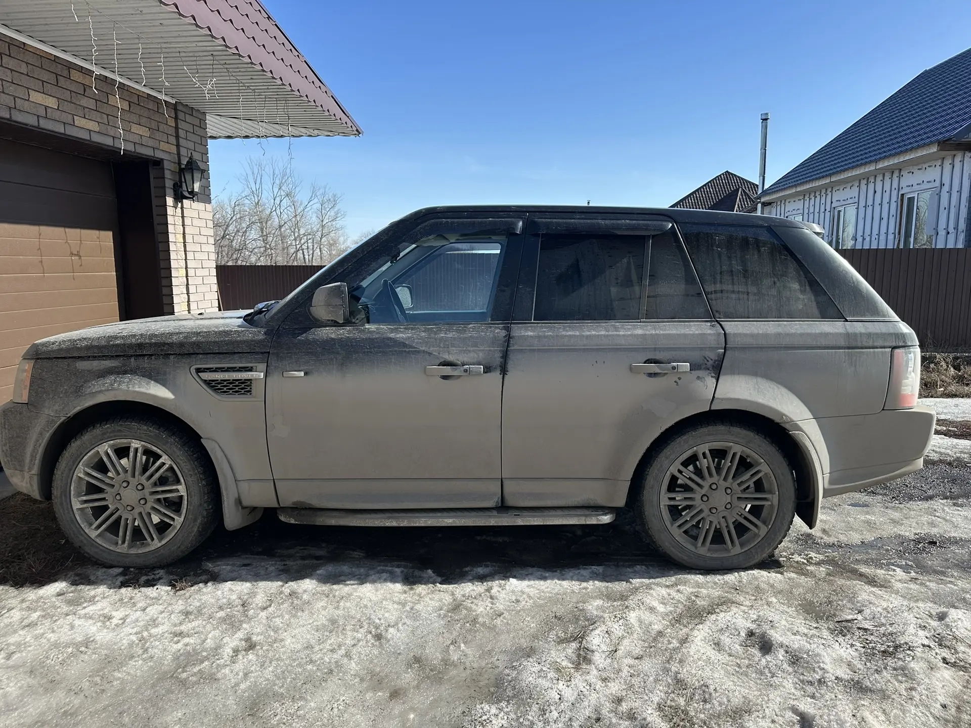 Легковой автомобиль LAND ROVER RANGE ROVER SPORT, 2010 г.в., г/н P710EK154, VIN: SALLSAA24AA262712, цвет коричневый темный (залог)