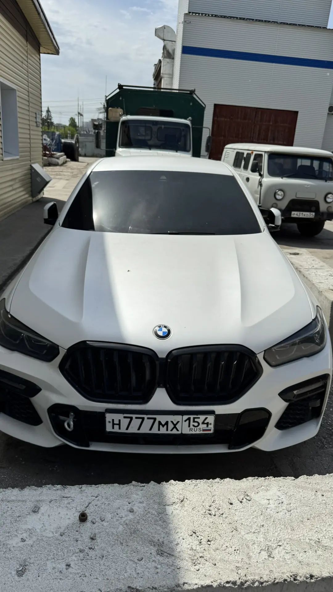 Легковой автомобиль BMW Х6 XDRrVE30D, 2021 г.в., г/н Н777МХ154, цвет белый, VIN: X4XGT29480Y803425. Адрес: г. Новосибирск, ул. Гоголя, д. 230. (арест)