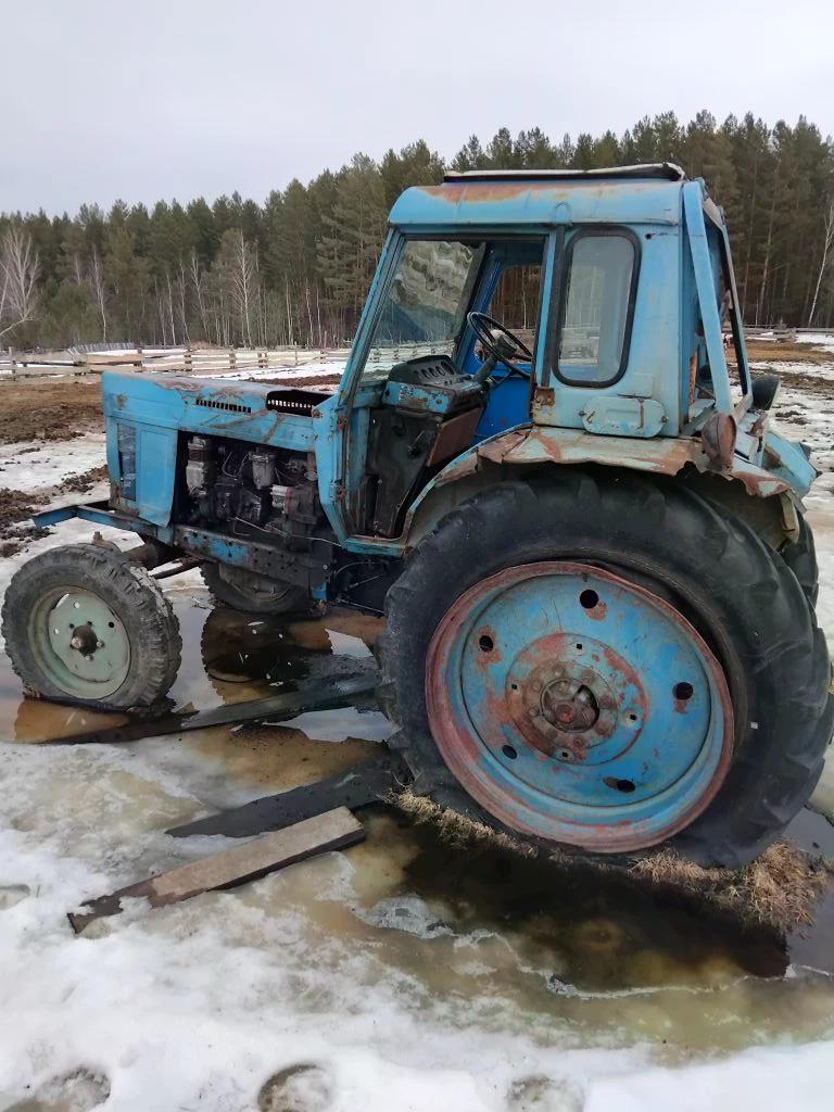 Трактор МТЗ-82Л СМ 240218, г/н 1334 ХН24, 1987 г.в., цвет синий, бензо установка для распила древесины № 637200-160-МЕ1100071410 10 Т4410020070115320 черного цвета, комплектность и состояние не проверялась данное имущество обращено в доход государства, находится в Ирбейском районе, (Документы отсутствуют)