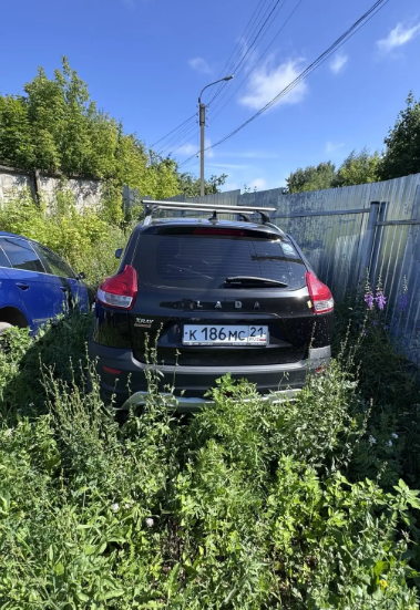 Легковой автомобиль LADA XRAY, 2019 г.в., с г.н. К186МС21, VIN XTAGAB330L1266799, цвет черный, правая передняя дверь имеет вмятину, б/у, (21-008640) Имеется залог.