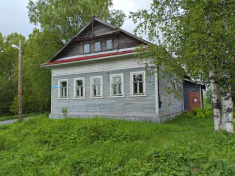 Здание администрации с земельным участком