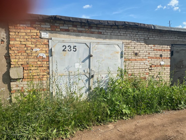 Здание, гараж, пл.28 кв.м., к/н 16:44:010167:1458 и земельный участок, пл.26,5 кв.м., к/н 16:44:010167:3811 по адресу: РТ, г.Азнакаево, г/о "Автомобилист", квартал 4, гараж 235. Начальная цена – 147 135.00 руб. (327 (II), Зарипов Р.С.)