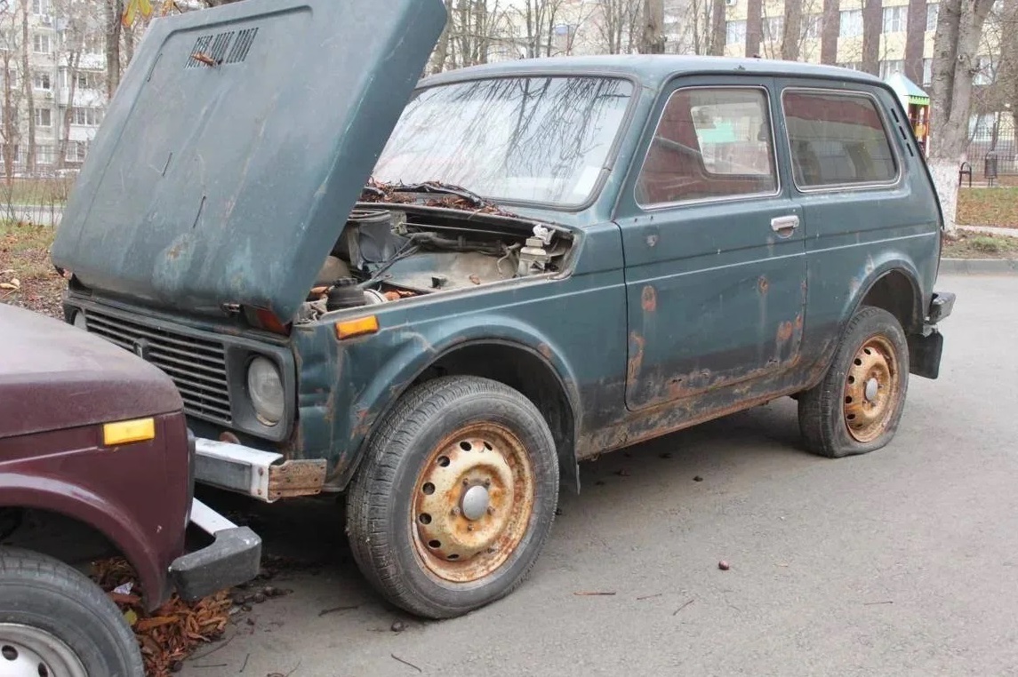 Легковой автомобиль ВАЗ 21214, VIN XTA21214071851507, 2007 года выпуска; цвет кузова: темно-зеленый; мощность двигателя: 80,9 л.с.; тип двигателя: бензиновый, пробег 114 778 км., паспорт ТС: 63 ММ 368846 от 06.04.2007г.