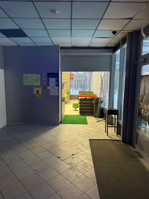 Лот № 2. Нежилое помещение, являющееся частью нежилого здания с кадастровым номером 51:14:0030701:156