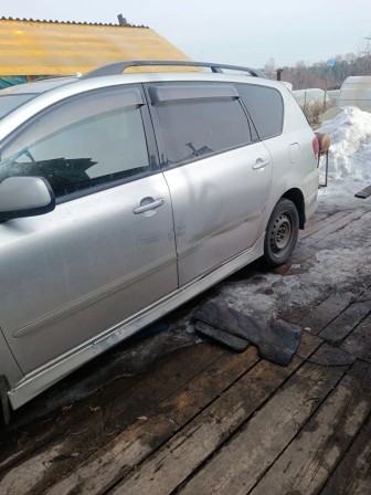 Автомобиль Тойота Ипсум, г/н У073МЕ124, 2002г.в., № кузова АСМ26 5004695. Рабочее состояние, и комплектность автомобиля не проверялось. Находится в г. Красноярск, данное имущество обращено в доход государства (Документы, ключи отсутствуют). (34/26)