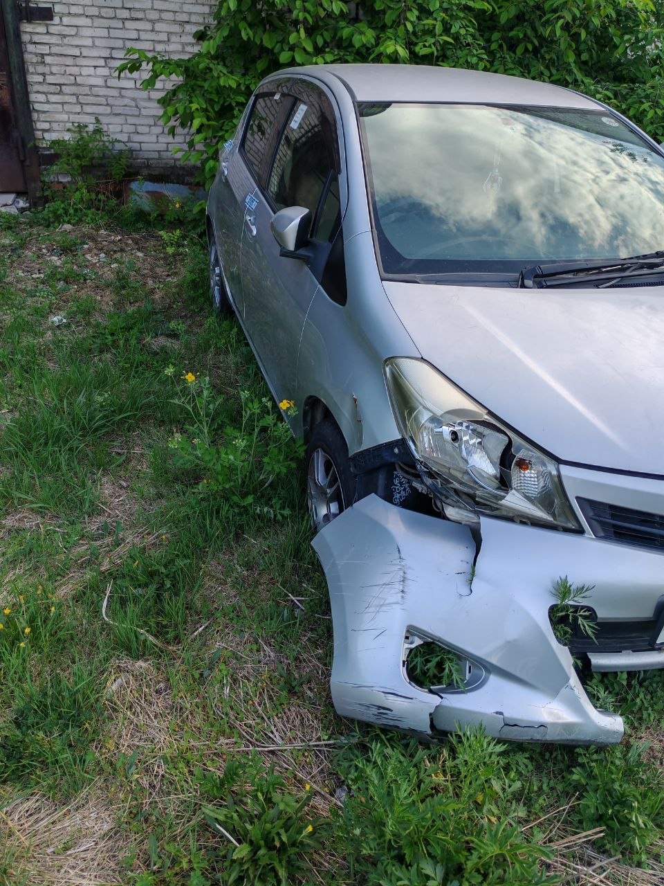 Автомобиль марки Toyota Vitz, г/н A650BM79, 2012 г.в, № кузова KSP1302040503,цвет серый