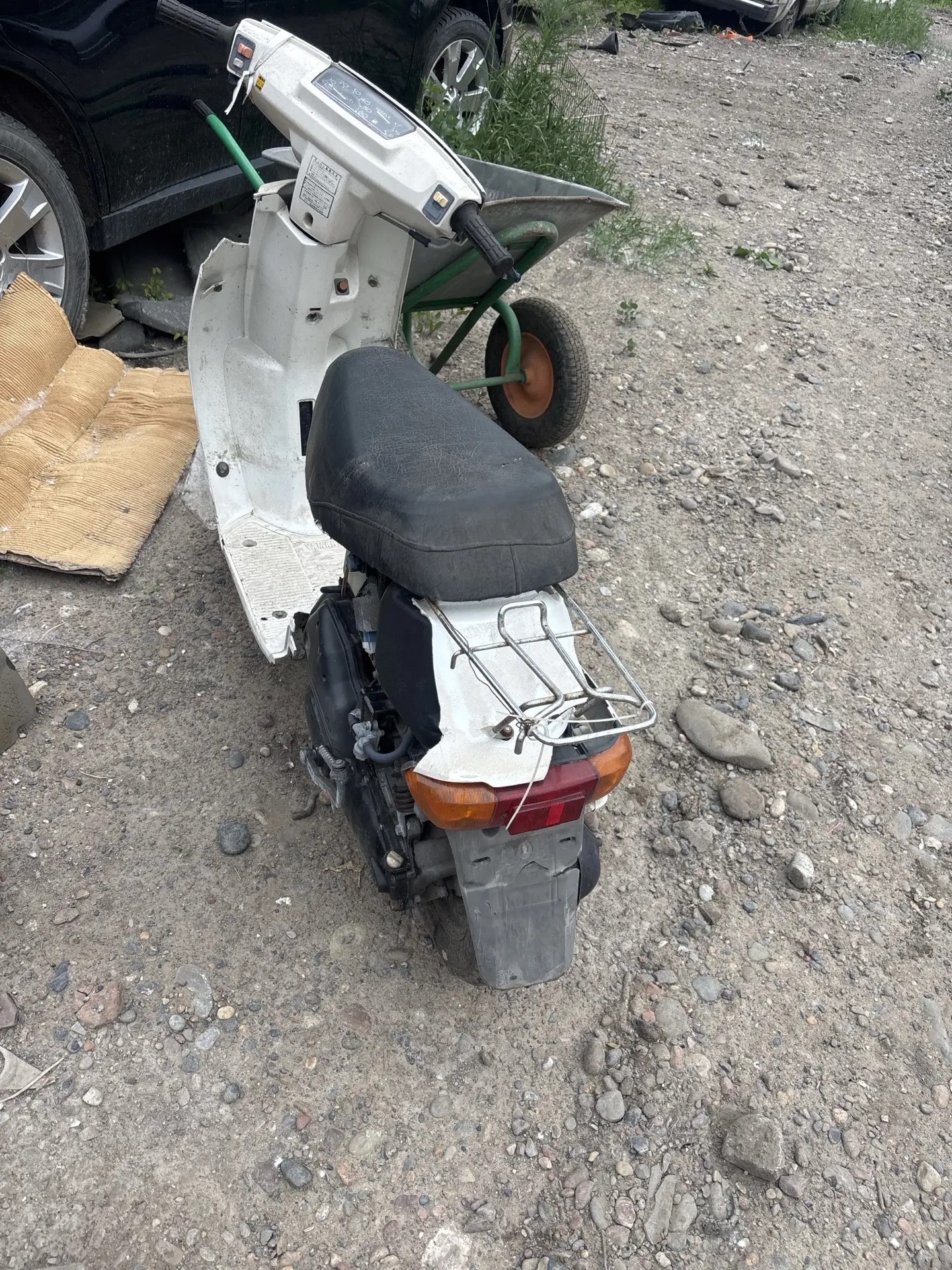 Мопед Ямаха ВИН 1YU-1562857 , белого цвета. Электросамокат "Kugoo M5 Pro", без г/н. В наличии должны быть два ключа, комплектность и состояние не проверялась данное имущество обращено в доход государства, находится в г. Красноярск (Документы отсутствуют)