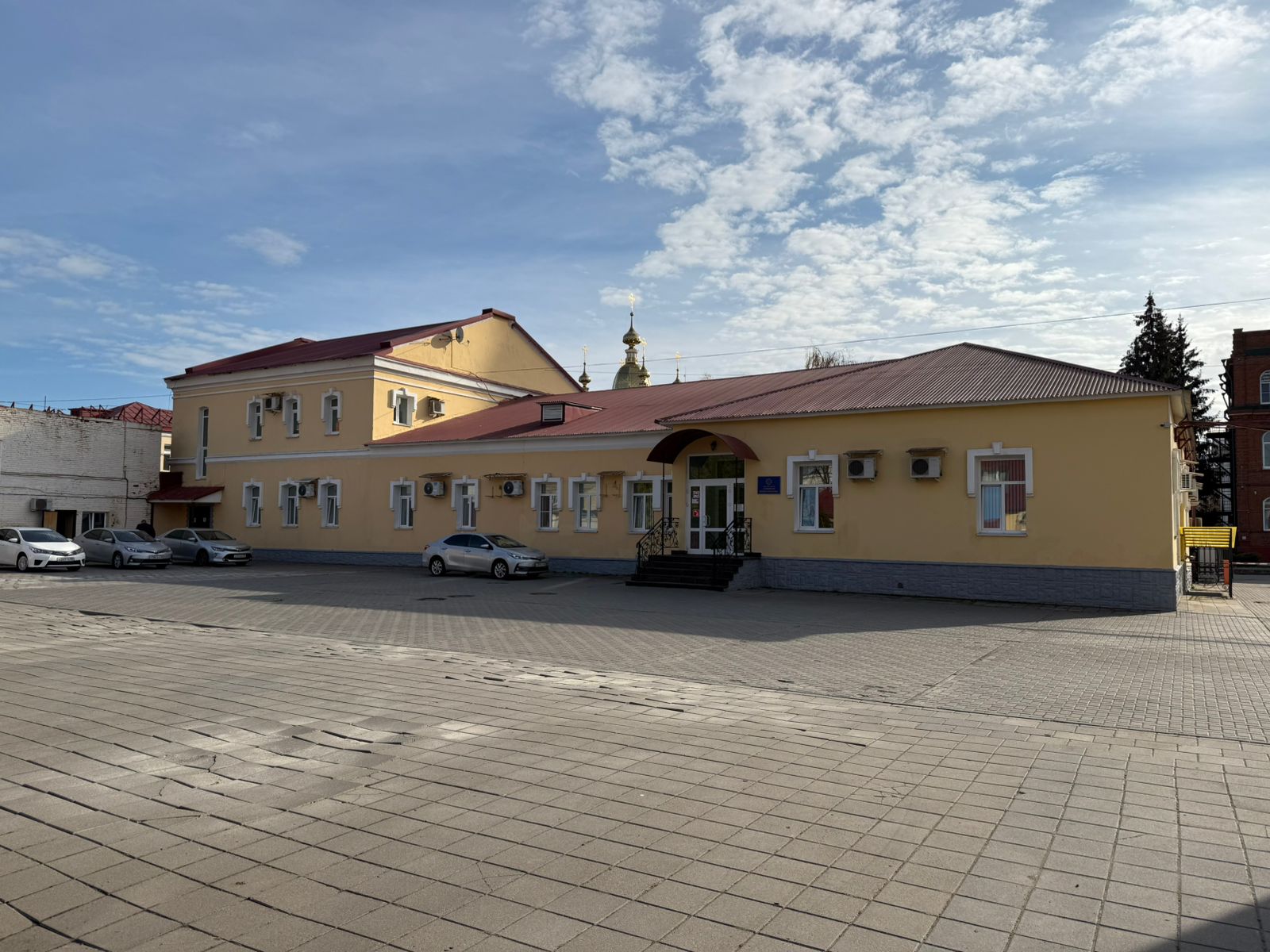 Объекты муниципальной собственности: нежилое здание, площадь: 211,8 кв.м, нежилое здание, площадь: 358,7 кв.м, по адресу: РФ, Тамбовская обл., г. Тамбов, ул. Сергея Рахманинова, д. 5, и земельный участок под ними площадью 1 130 кв.м; административное здание, площадь: 1 053,2 кв.м, гараж, площадь: 122,5 кв.м, по адресу: РФ, Тамбовская обл., г. Тамбов, ул. Сергея Рахманинова, д. 5б, и земельный участок под ними площадью 2 080 кв.м. Продается единым лотом (см. Документы, файл Извещение)