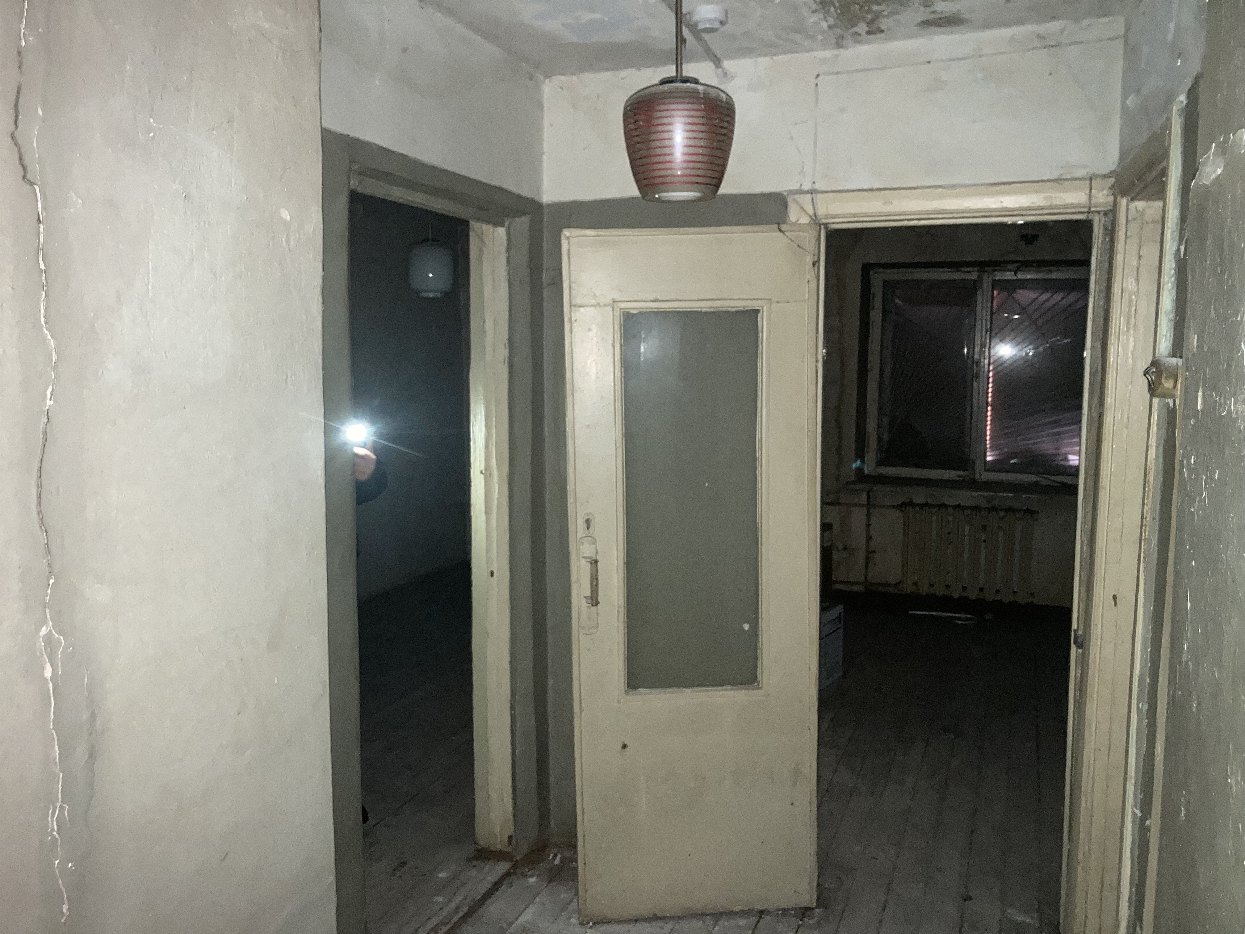 Нежилое встроенное помещение, площадью 32,6 кв.м с кадастровым номером 52:21:0000105:528, расположенное по адресу: Нижегородская область, г Дзержинск, ул. Терешковой, д. 6, нежилое встроенное помещение №1