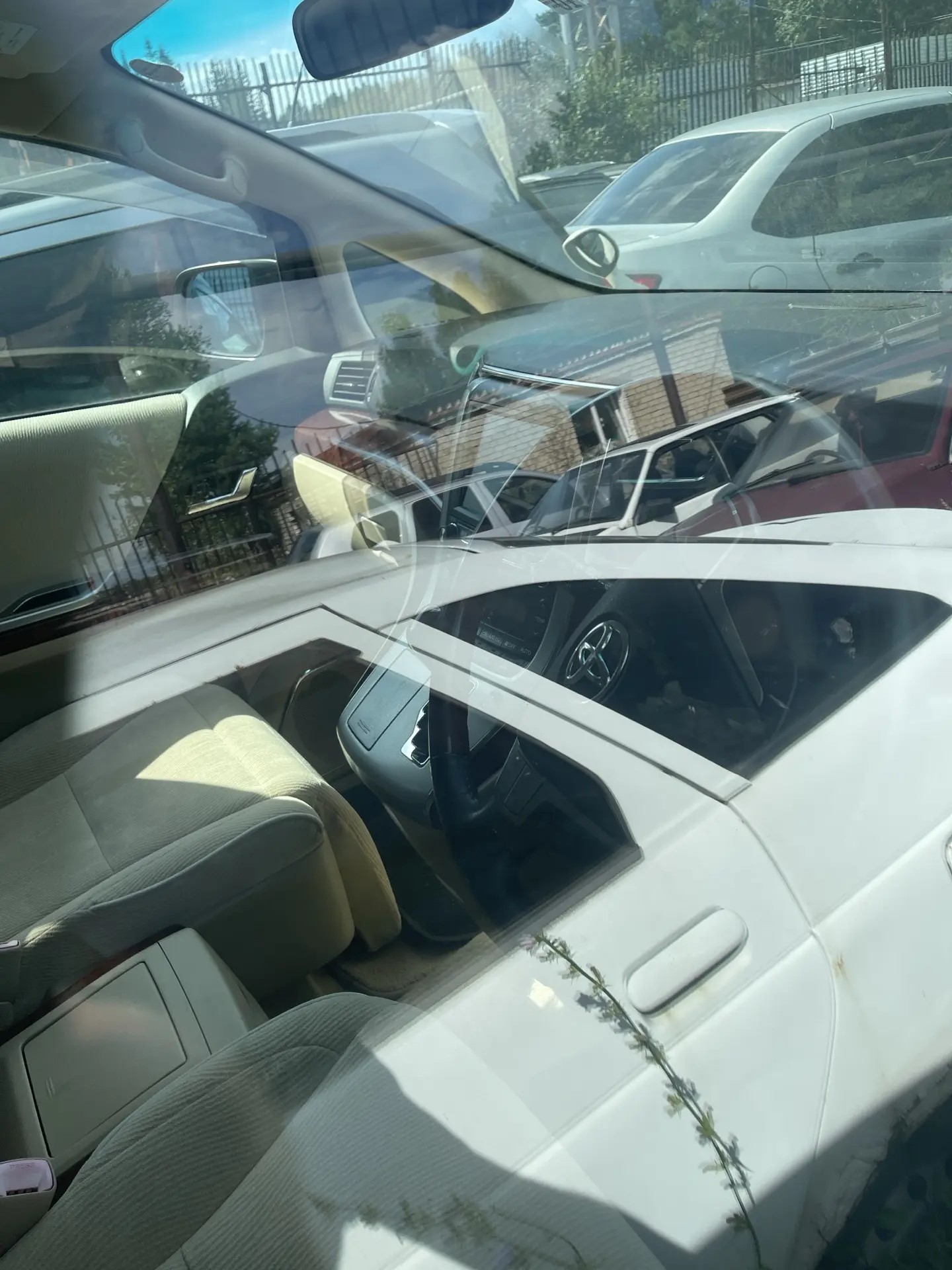 Имущество в качестве годных остатков : Автомобиль TOYOTA ALPHARD на иностранных гос. номерах, VIN отсутствует