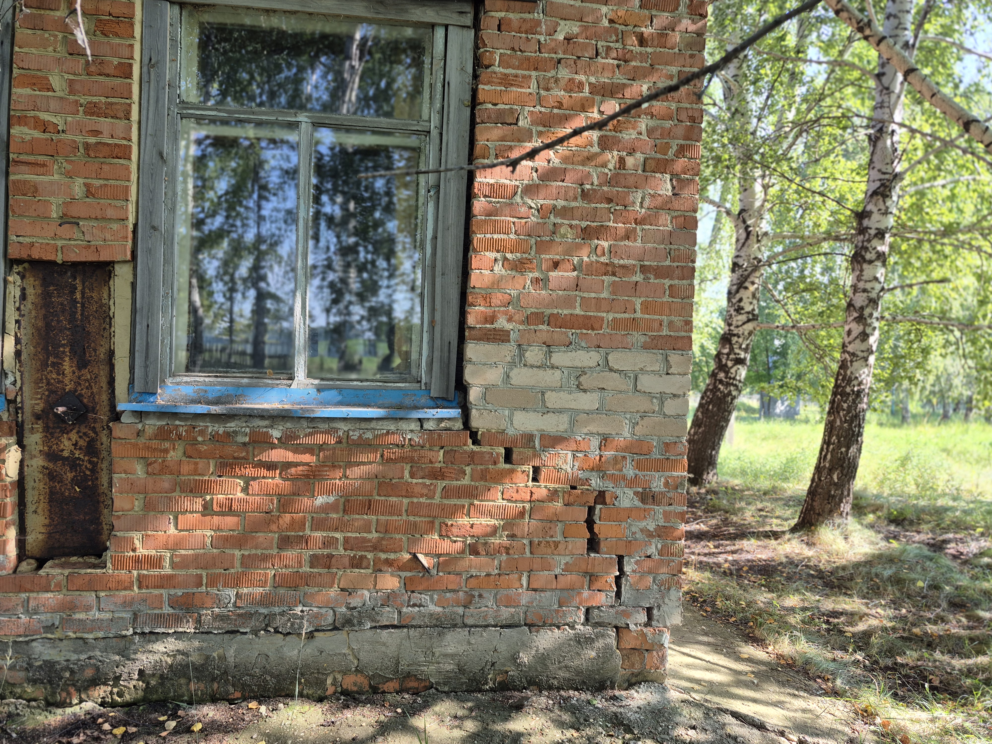 муниципальное имущество – единым лотом: одноэтажное нежилое здание школы, кадастровый номер 02:35:090401:237, площадью 311,2 кв.м., с земельным участком, кадастровый номер 02:35:140401:381, площадью 6424+/-28 кв.м., расположенные по адресу: Республика Башкортостан, Куюргазинский район, с/с Илькинеевский сельсовет, с.Новомусино, ул.Школьная, зд.2