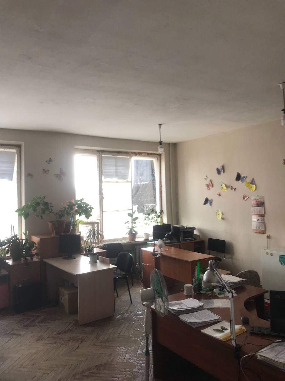 встроенное нежилое помещение № 421 на четвертом этаже в здании, кадастровый номер – 93:22:0010102:196, общей площадью 42,1 кв.м, расположенное по адресу: Российская Федерация, Донецкая Народная Республика, городской округ Дебальцево, город Дебальцево, улица Ленина, дом 12