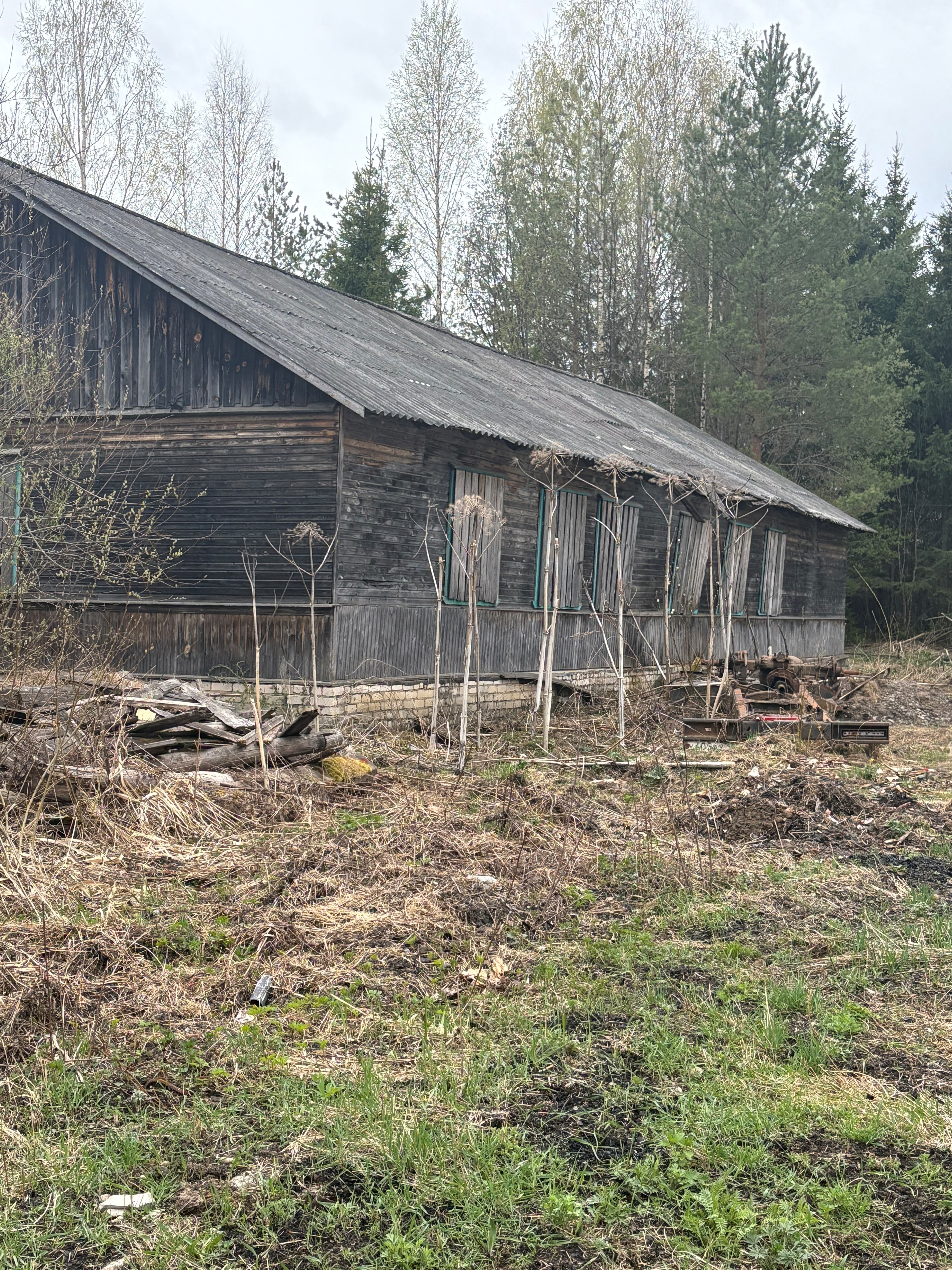 Продажа недвижимого имущества - одноэтажное здание (контора (общежитие)), кадастровый номер 44:11:080204:181 и земельного участка под ним с кадастровым номером 44:11:080204:178, месторасположение:157420,  Костромская область, Межевской район, село Георгиевское, улица Колхозная, д. 59