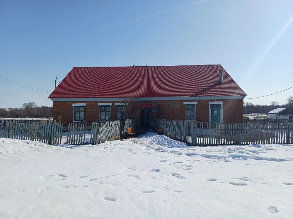 Нежилое здание, 1-этажное, общей площадью 242,5 кв.м., с кадастровым номером 02:50:090301:638, и земельный участок, площадью 334 кв.м., с кадастровым номером 02:50:090301:386