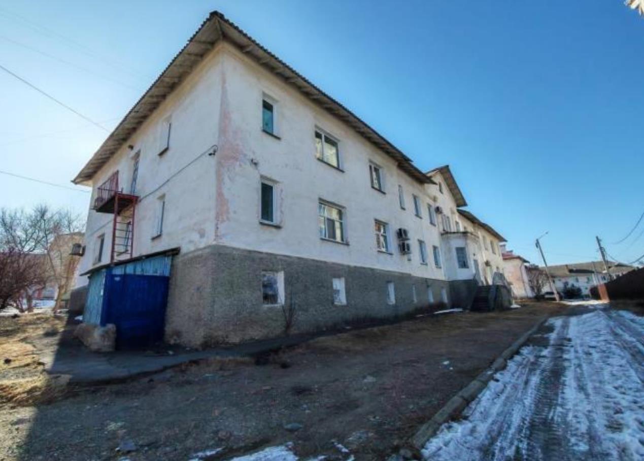 Нежилое здание и земельный участок, расположенные по адресу: Приморский край, г. Большой Камень, ул. Долгова, д. 4