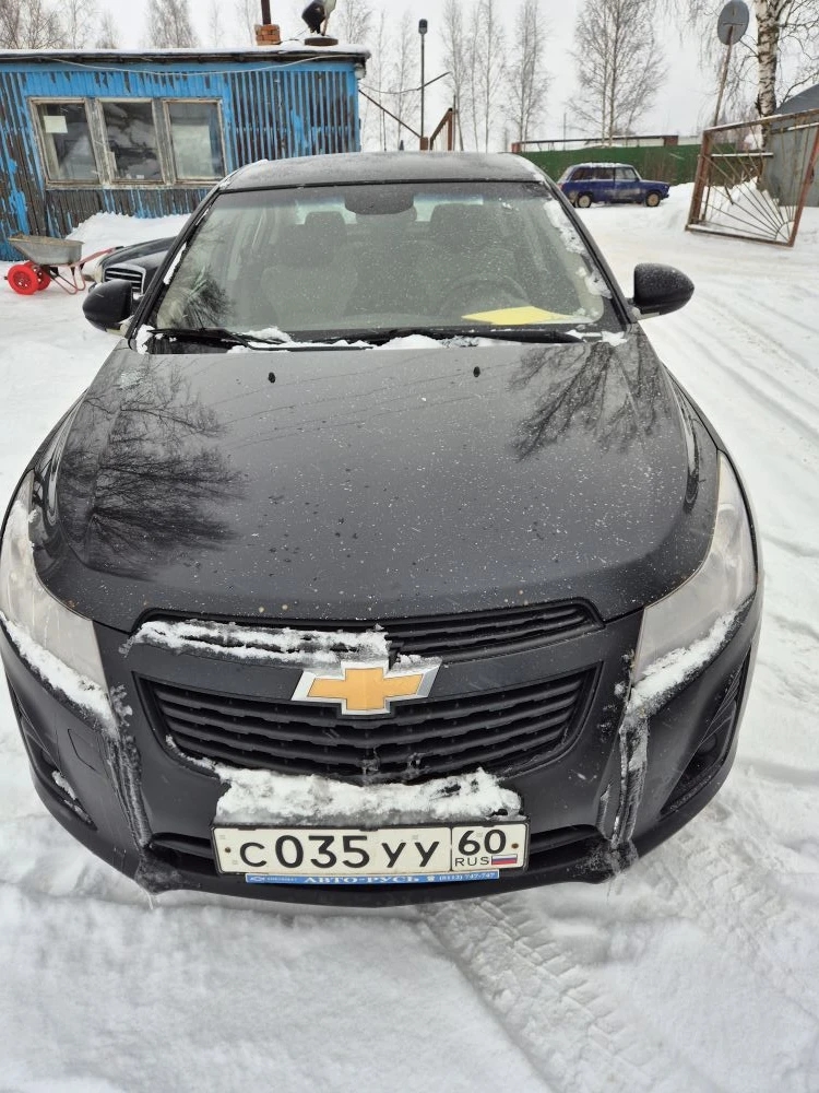 Лот № 5. Автомобиль Chevrolet KL1J Cruze, 2013 года выпуска, государственный номер C035УУ60, идентификационный номер (VIN) XUFJF695JD3035214. Местонахождение: Псковская обл., Дедовичский р-н, рп. Дедовичи, ул. Бундзена, д. 70. Основание для реализации на торгах - постановление судебного пристава-исполнителя о передаче на реализацию на торгах. Должник (собственник) – МП ЖКХ Дедовичского района.