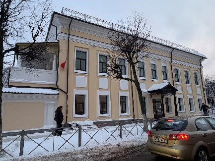Право заключения договора аренды государственного имущества Кировской области: здание выставочно торгового центра (памятник архитектуры дома И.С. Колошина), общей площадью 1299.6 кв.м., кадастровый номер: 43:40:000298:159, по адресу: Кировская область, г. Киров, ул. Московская, д. 32
