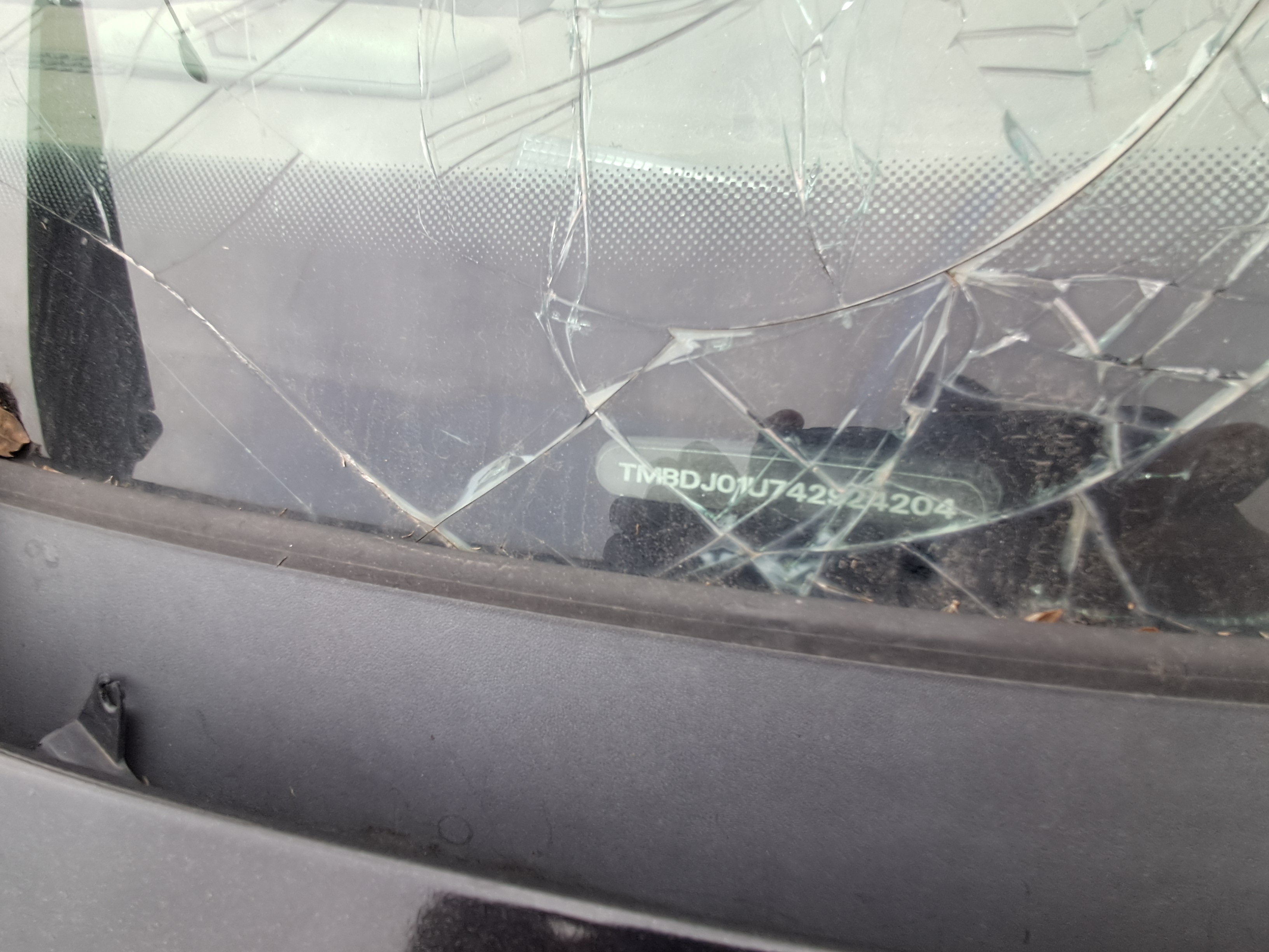 1. Автомобиль Шкода Октавиа, год выпуска не установлен, г/н Н081АК185, VIN: TMBDJ01U742924204.  2. Автомобиль MERCEDES - BENZ 110-CDI, 2003 года выпуска, г/н АР23764CE UA, № кузова WDF63809413532315.