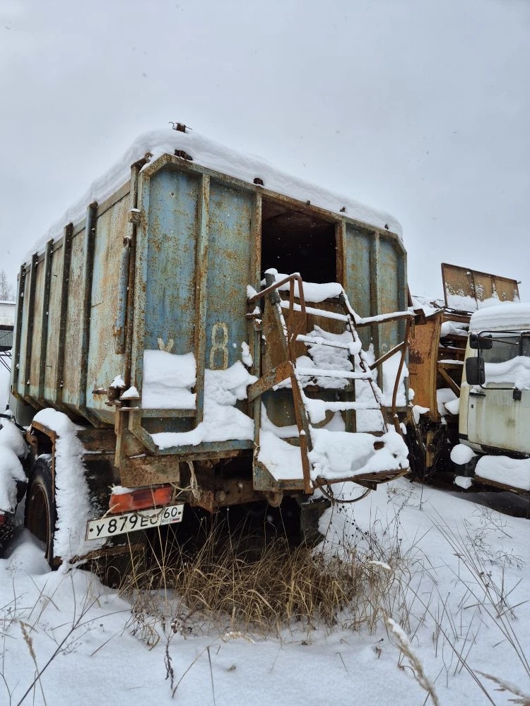 Лот № 6. Грузовой автомобиль ЗИЛ 495710KO424, 1993 года выпуска, государственный номер У879ЕО60, идентификационный номер (VIN) XTZ495710P3380278. Местонахождение: Псковская обл., Дедовичский р-н, рп. Дедовичи, ул. Бундзена, д. 70. Основание для реализации на торгах - постановление судебного пристава-исполнителя о передаче на реализацию на торгах. Должник (собственник) – МП ЖКХ Дедовичского района