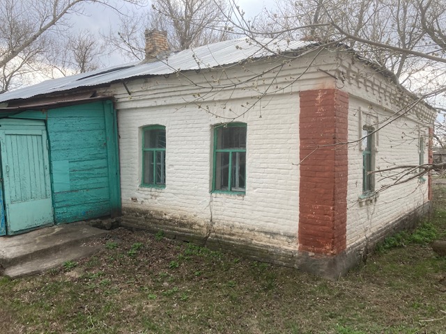 Отдельно стоящее здание с земельным участком