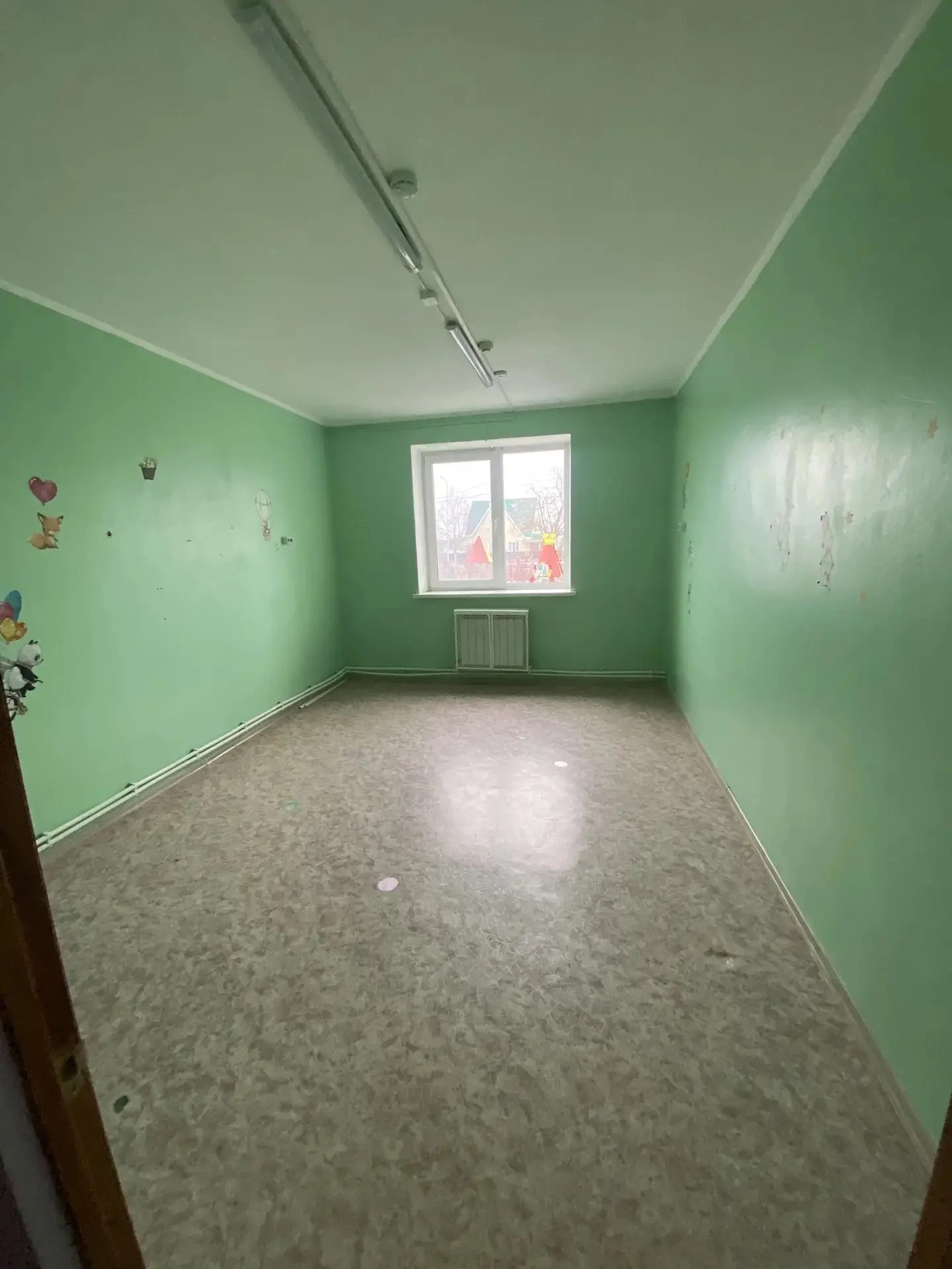 Нежилое помещение № 12, общей площадью 76,7 кв.м, расположенное: Анивский район, с. Троицкое, ул. Матросова, 23
