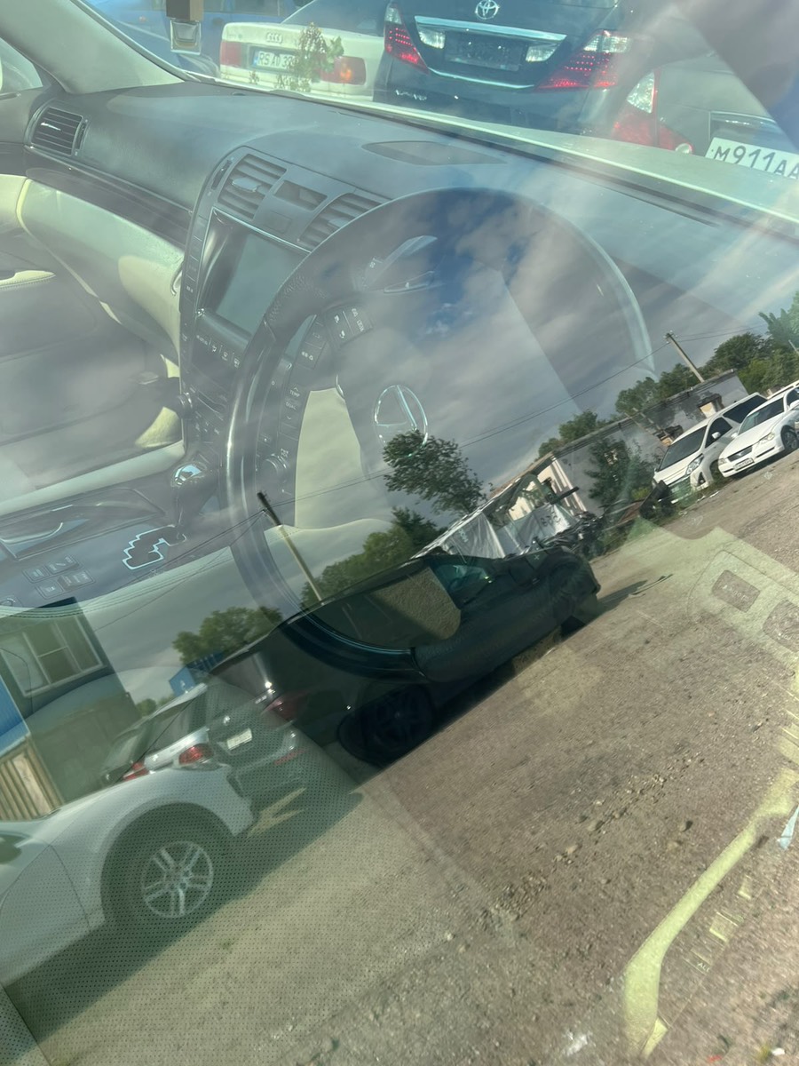 Автомобиль марки LEXUS LS600H VIN UVF45-5001194, номер кузова X4XHL81186DH77730, государственный регистрационный номер А437КК АВН (годные остатки). Документы отсутствуют.