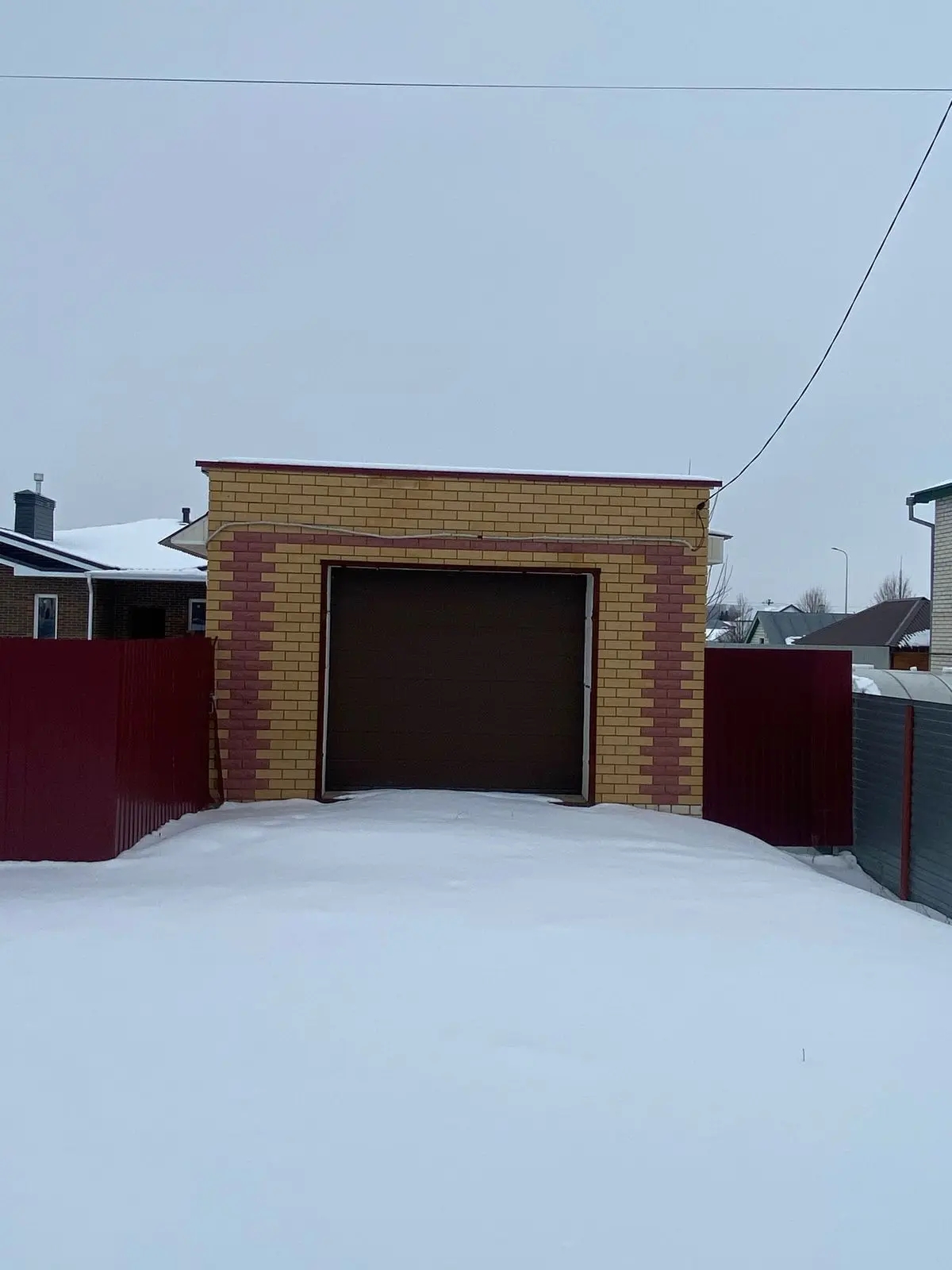 Нежилое здание, пл. 60 кв.м., к/н 16:08:020121:668 и земельный участок, пл. 602 кв.м., к/н 16:08:020121:994 по адресу: РТ, м.р-н Апастовский, пгт.Апастово, ул.С.Заляла, д.2. Начальная цена – 885 500,00 руб. (1673 (I), Вилданов И.Ф.)