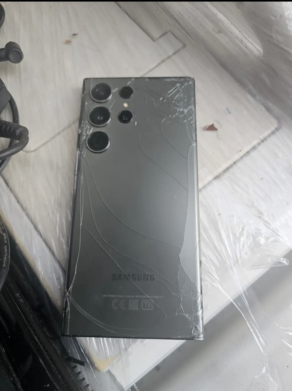 Мобильный телефон Samsung s23Ultra imei 351247570688368, 352850370688360. Документов на телефон нет.