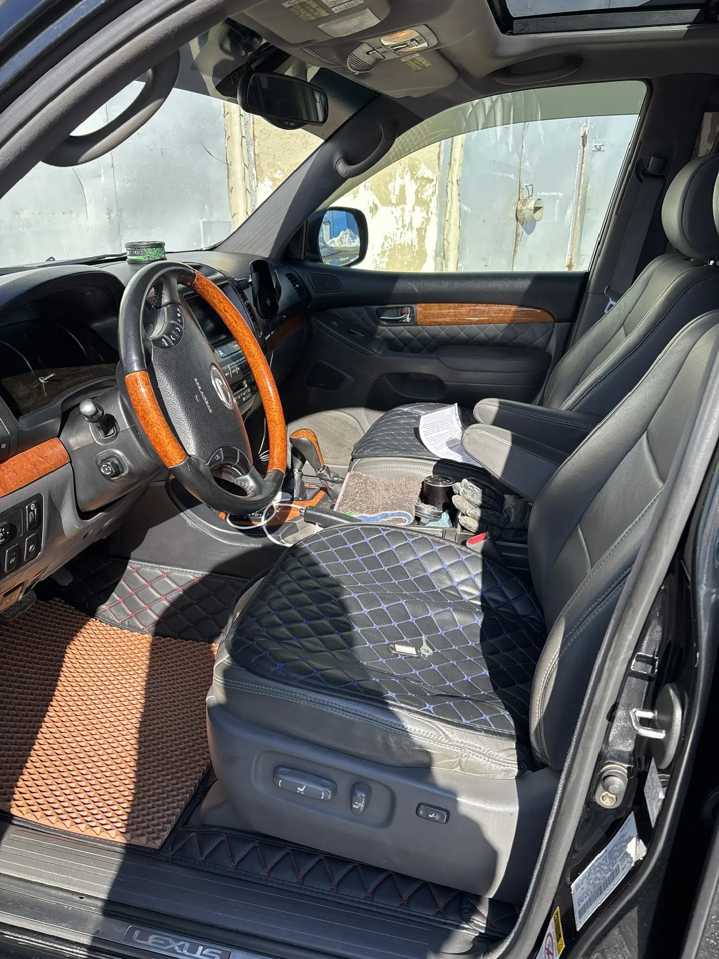 Легковой автомобиль Lexus GX 470, 2003 года выпуска