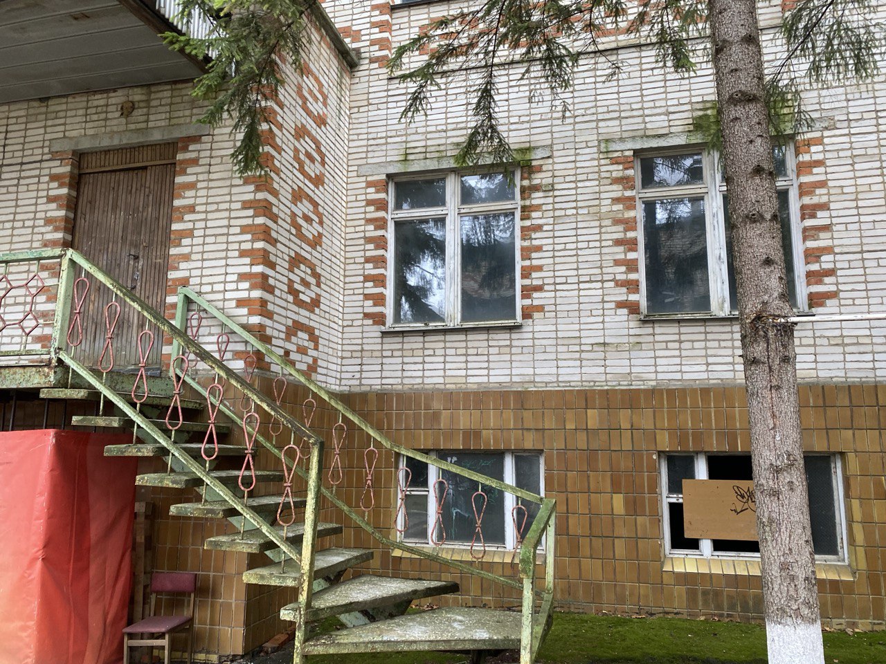 здание, назначение: нежилое здание, площадью 2491 кв.м., с К№71:17:030104:2740,с земельным участком из земель населенных пунктов, вид разрешенного использования – предпринимательство, с К№ 71:17:030104:2890, площадью 798 кв.м., местонахождение:местонахождение: РФ, Тульская область, муниципальный район Плавский, городское поселение город Плавск, ул. Орлова, д.2а, строение 27.