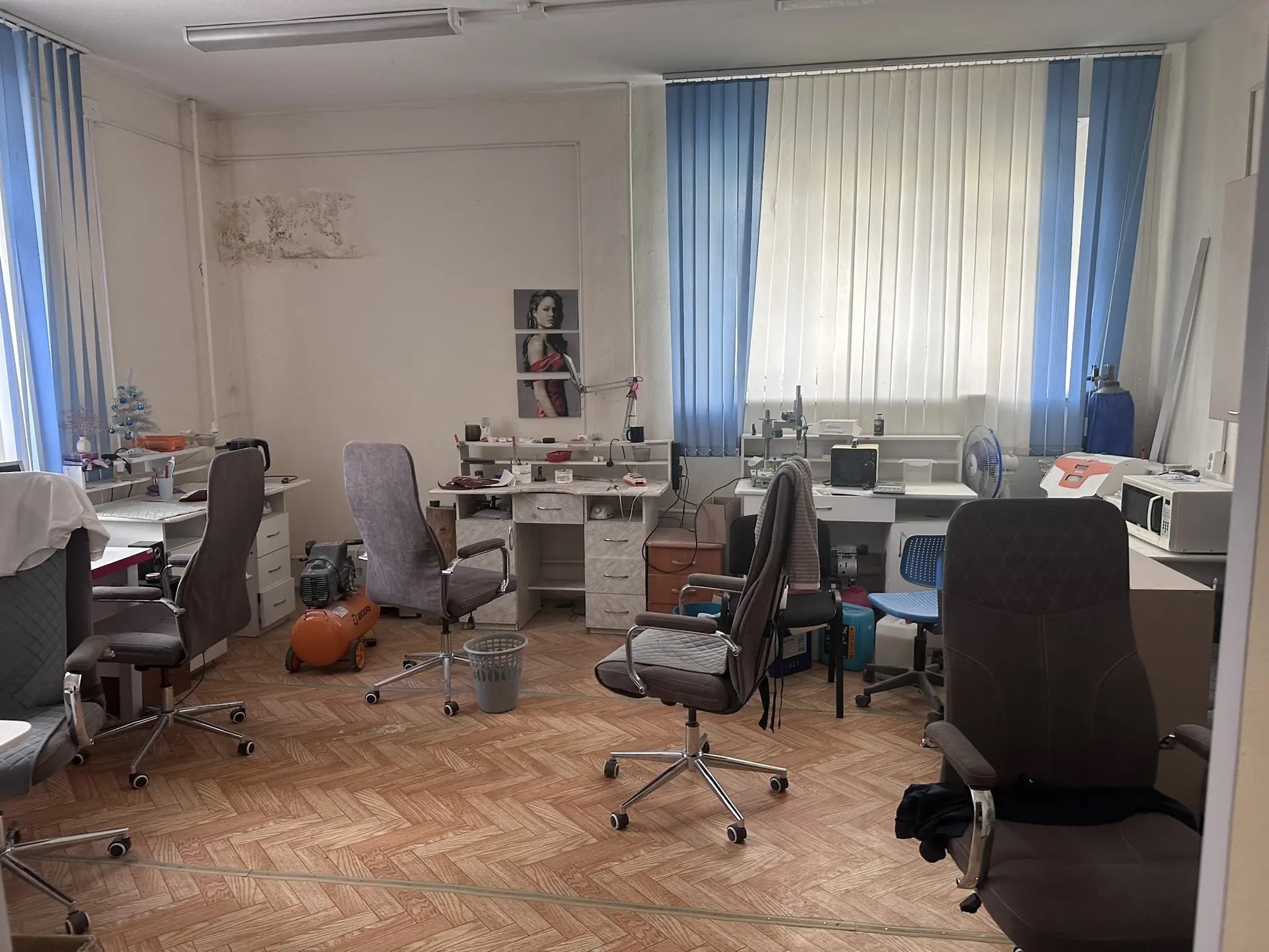 Нежилое помещение, находящееся в казне городского округа город Кумертау Республики Башкортостан, расположенного по адресу: Республика Башкортостан, город Кумертау, ул. Дзержинского, д. 3, помещение 4, с кадастровым номером 02:60:010152:448