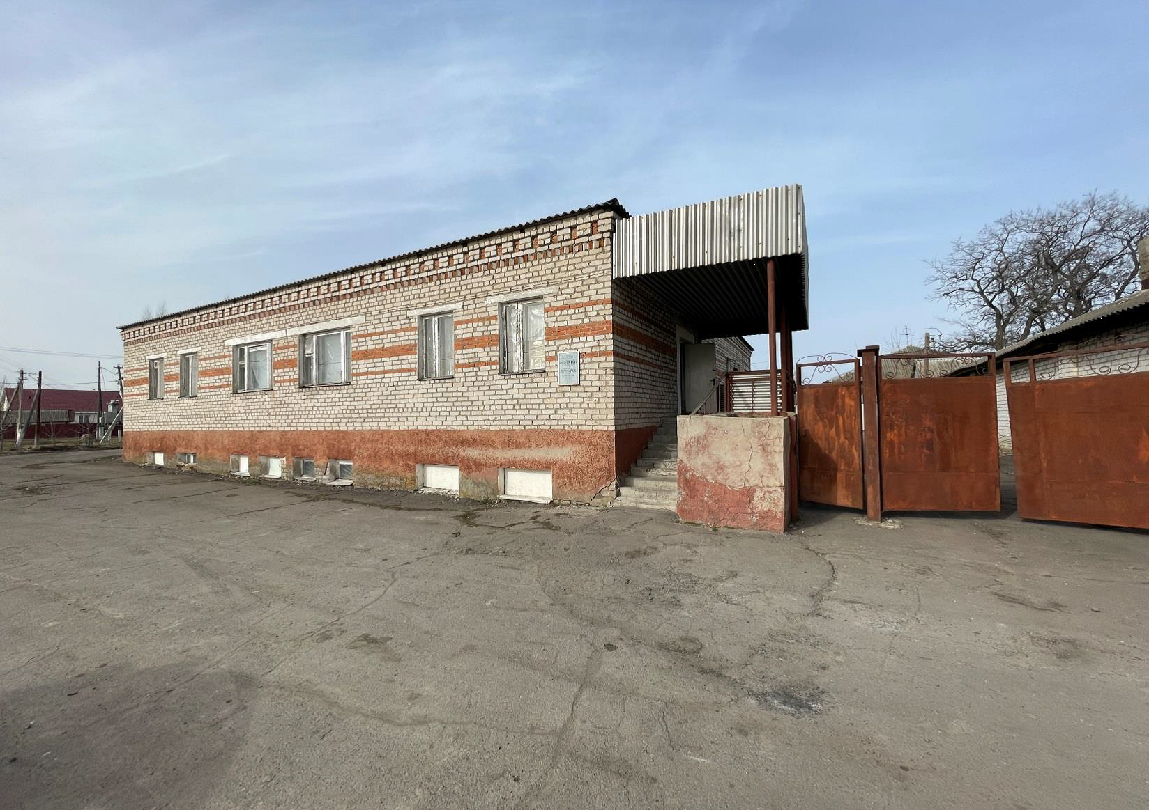 Право заключения договора купли-продажи имущества:нежилое помещение, назначение: нежилое, площадь 85,4 кв. м, номер, тип этажа, на котором расположено помещение: этаж № 1, кадастровый номер: 36:29:0200013:350, виды разрешенного использования: данные отсутствуют