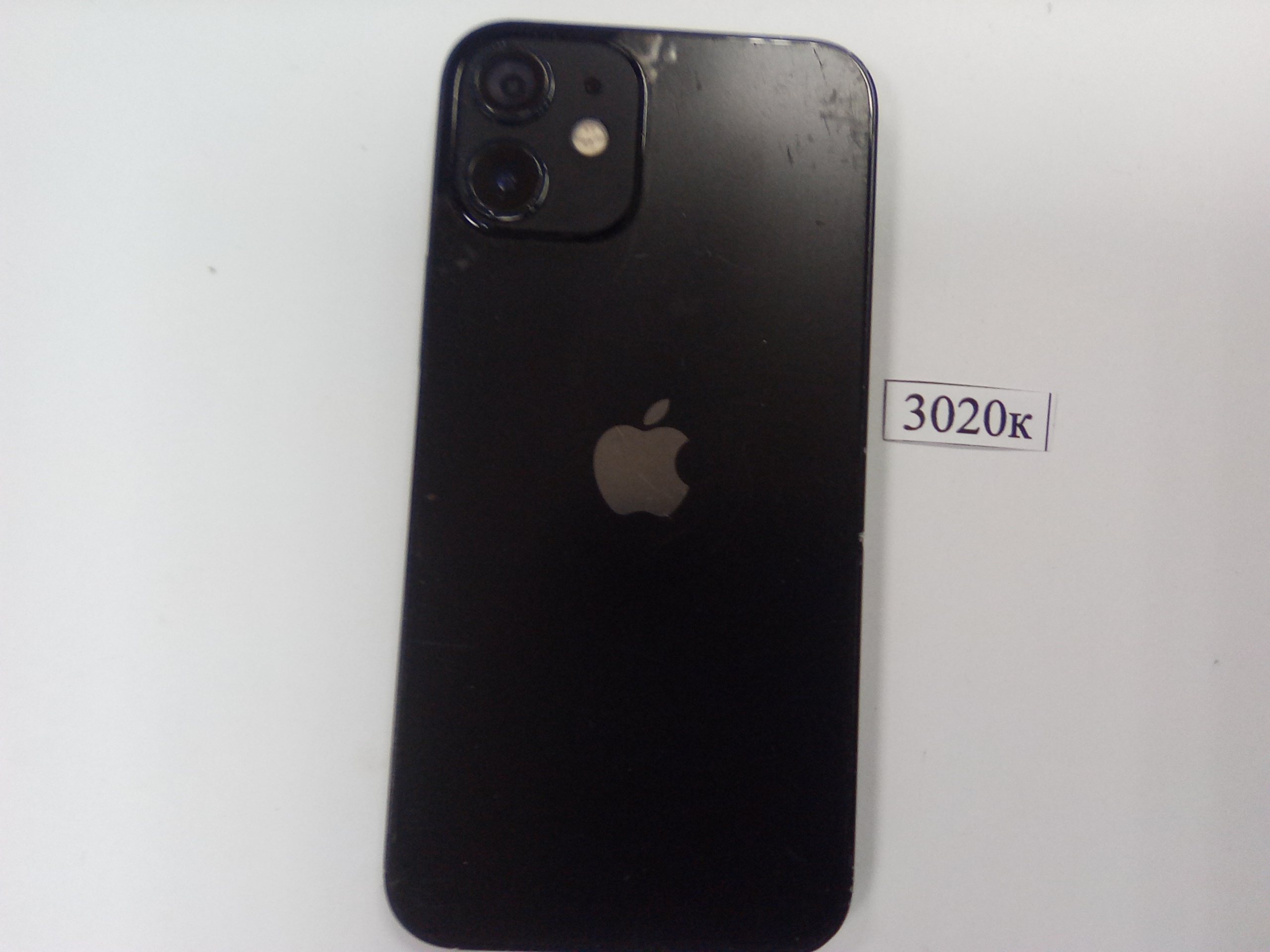 Имущество в качестве годных остатков: Сотовый телефон Iphone в черном корпусе
