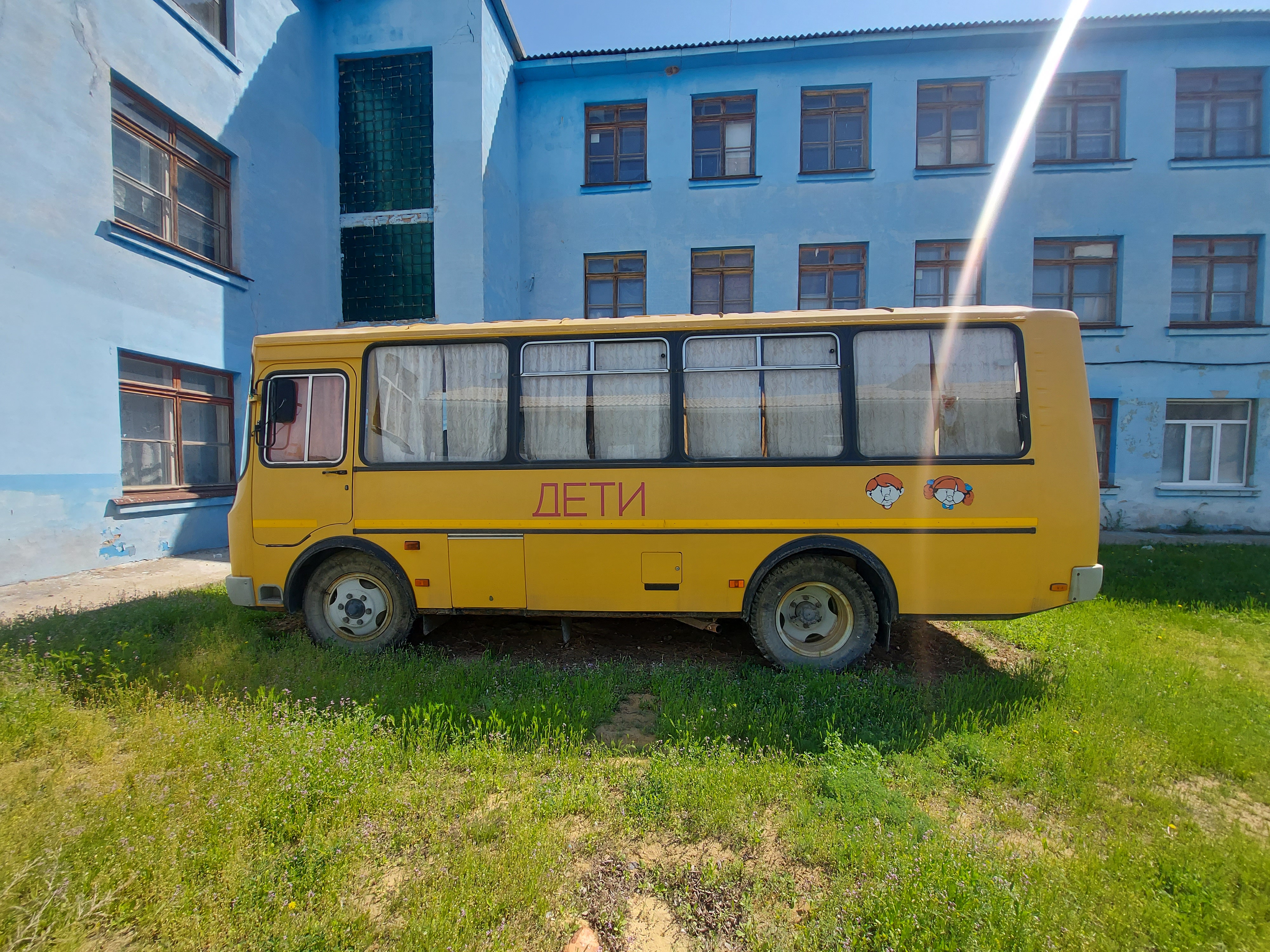 Автобус ПАЗ-32053-70, 2009 года выпуска, регистрационный знак Н513ЕХ30, идентификационный номер (VIN) X1M3205СX90002575, модель 523400, № двигателя 71020388, кузов № X1M3205СX90002575, мощность двигателя 124 л. с., тип двигателя – бензиновый, цвет: желтый