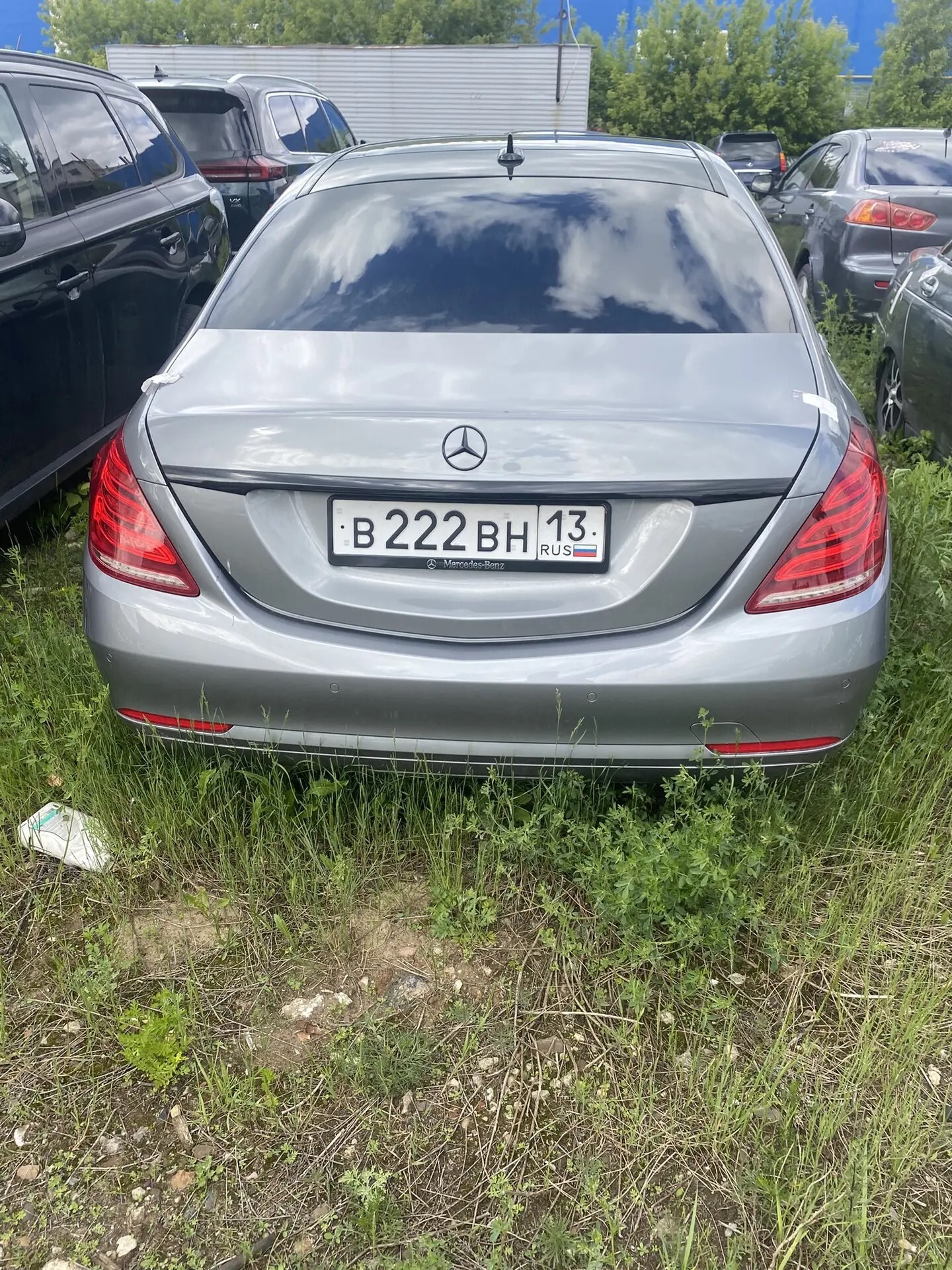 А/м Mercedes-Benz S 350 BLUETEC серого цвета, 2014 г.в., гос. №B222BH 13, VIN WDD2221331A125177, находится в разобранном состоянии, отсутствует рулевое управление, полностью отсутствует торпеда, детали находятся в салоне, не на ходу, зарегистрировано ограничение