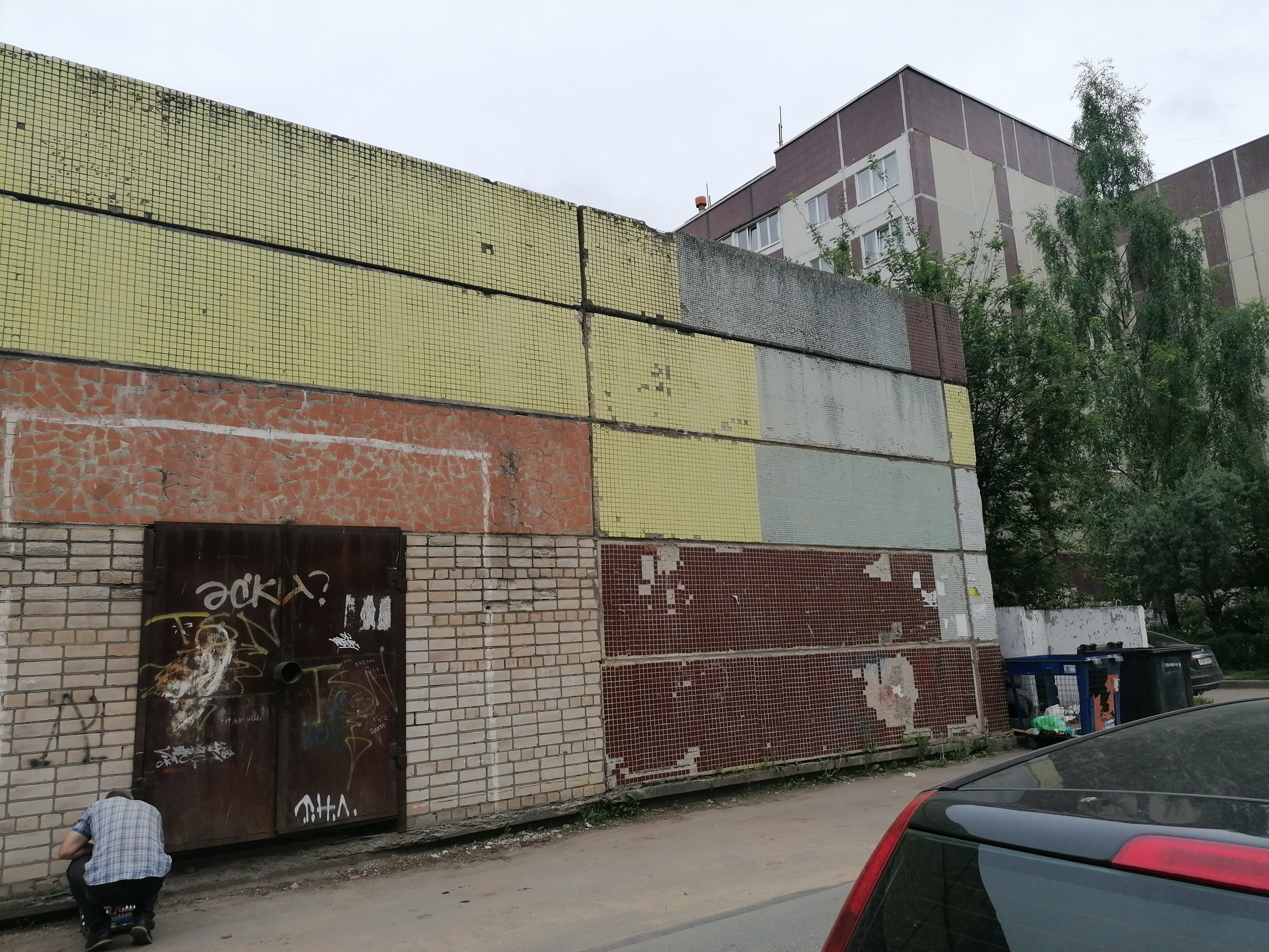 Муниципальное имущество (г. Псков, Рижский пр., д.83-б), в том числе: одноэтажное здание (наименование: "Здание теплоузла") с КН 60:27:0080206:3898, общей площадью 302 кв. м и  земельный участок  с КН 60:27:0080206:3916, площадью 644 кв. м.