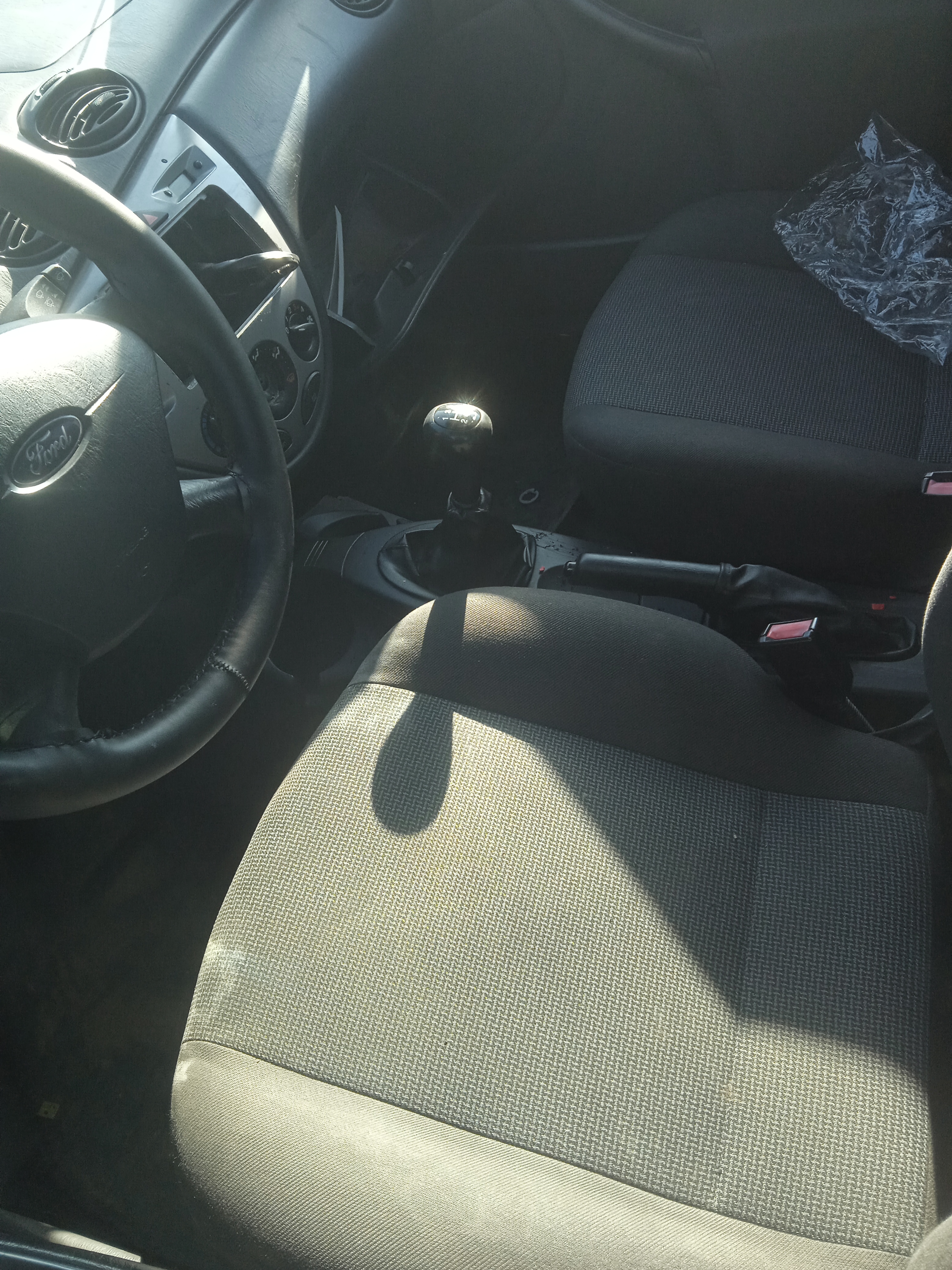 Транспортное средство Форд Фокус, 2004 г.в., Автомобиль Ford Focus, 2005 г.в.