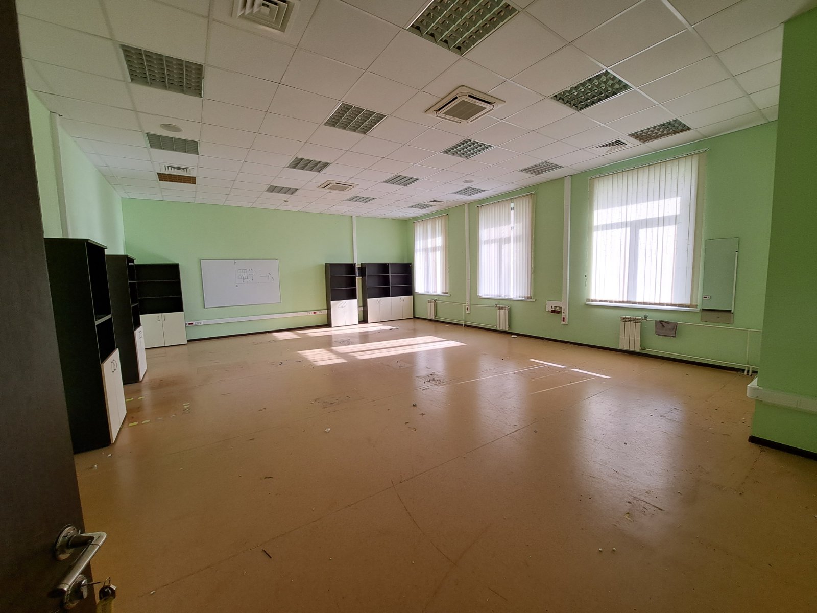 нежилое помещение площадью 67,5 кв.м (в нежилом здании  офисно-лабораторного комплекса (здание научно-исследовательской лаборатории поз. № 2.4) с инженерно-техническим обеспечением, с кадастровым номером 63:09:0102161:712, 1 этаж: комната № 38) по адресу: Российская Федерация, Самарская область, городской округ Тольятти, г.Тольятти, Автозаводский район, Южное шоссе, д.163-а.