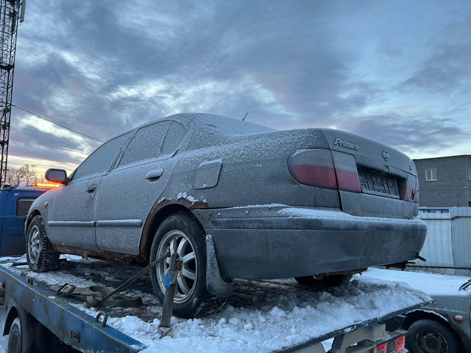 ГОДНЫЕ ОСТАТКИ автомобиля марки "Nissan Primera 2.0 SLX, государственный регистрационный знак О677ВР51 (фактически отсутствует), серого цвета, 1997 года выпуска. VIN: SJNBCAP11U0045916