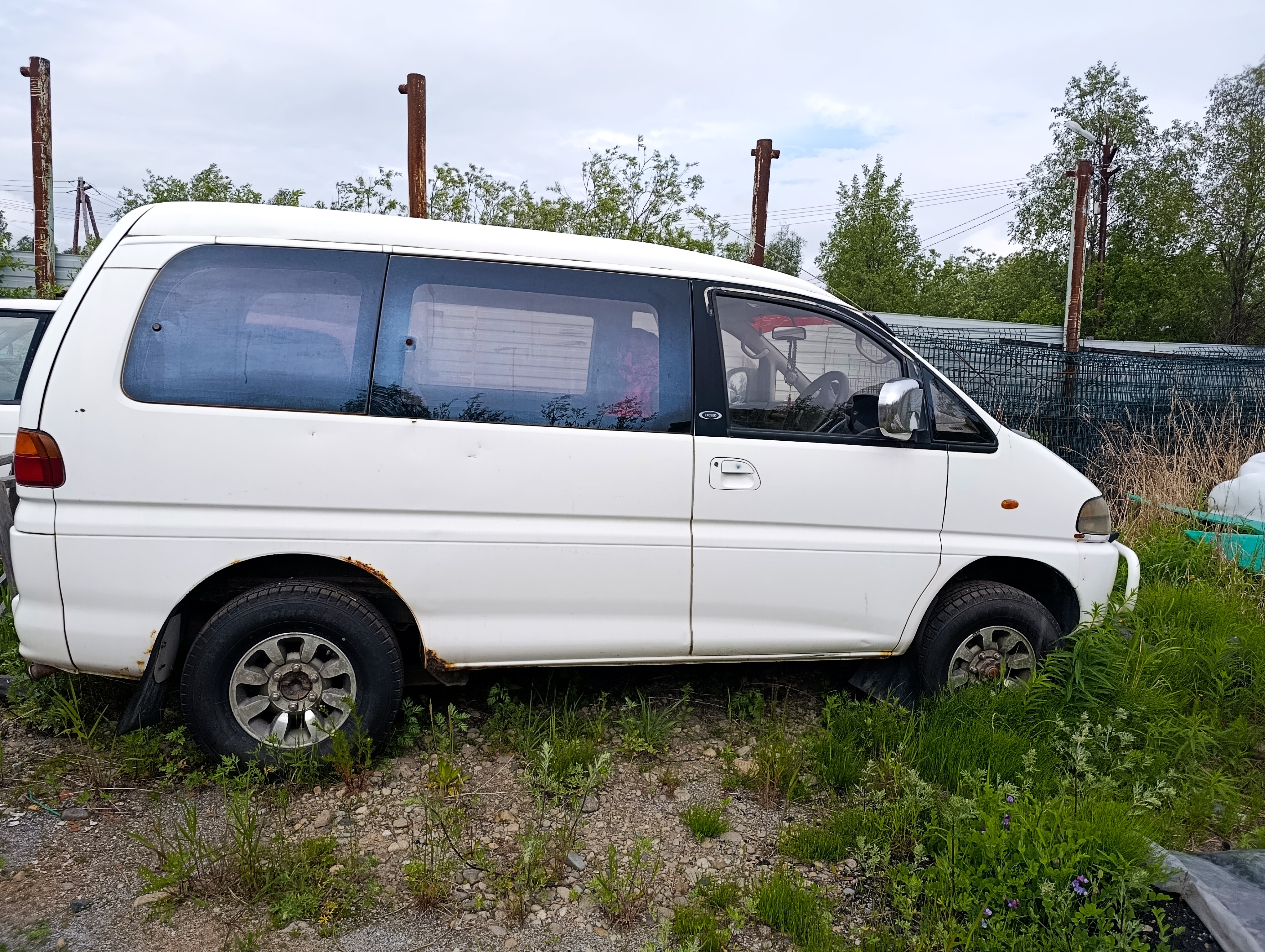 Автомобиль Mitsubishi Delika Space Gear