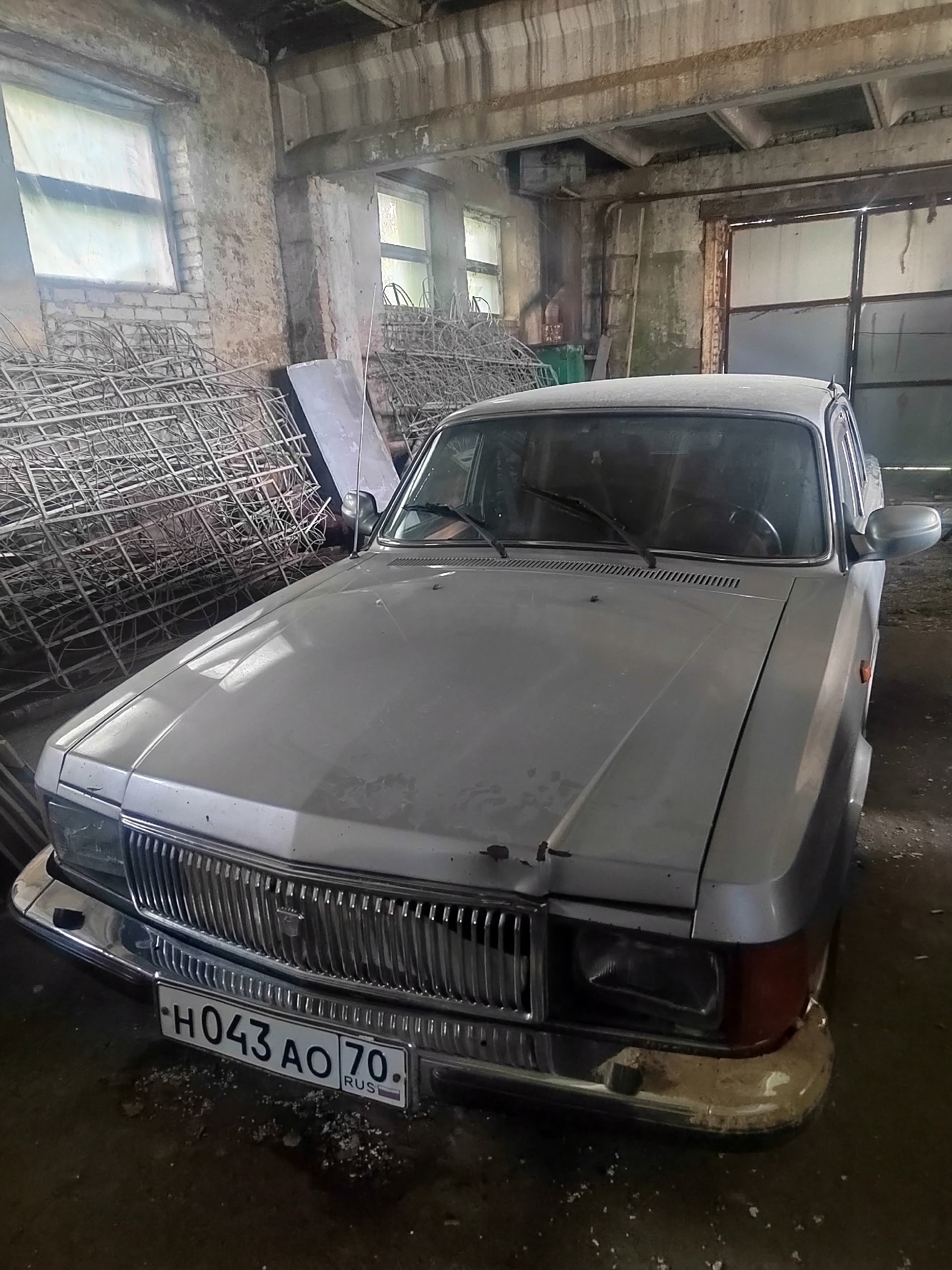 Автомобиль ГАЗ-3102, легковой, 2004 года выпуска