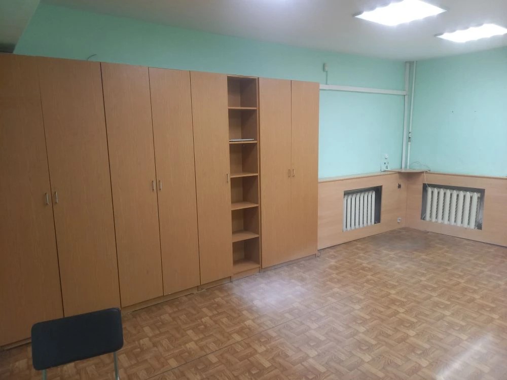 Нежилые помещения общей площадью 40,1 кв.м. (№№ помещений на поэтажном плане – 19, 20, 21), расположенные на 1 этаже здания с кадастровым № 18:28:000028:69, по адресу: Удмуртская Республика, г. Глазов, ул. Парковая, д. 24Б.