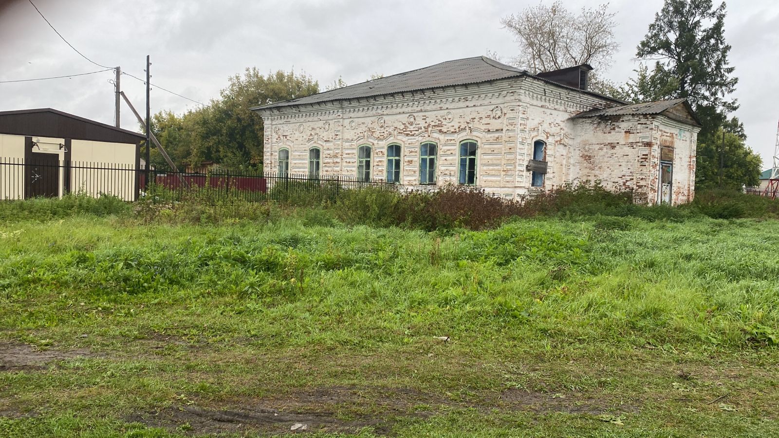 Здание хирургического отделения по адресу: Курганская область, Каргапольский муниципальный округ, с. Чаши, ул. Комсомольская, зд. 1е/2