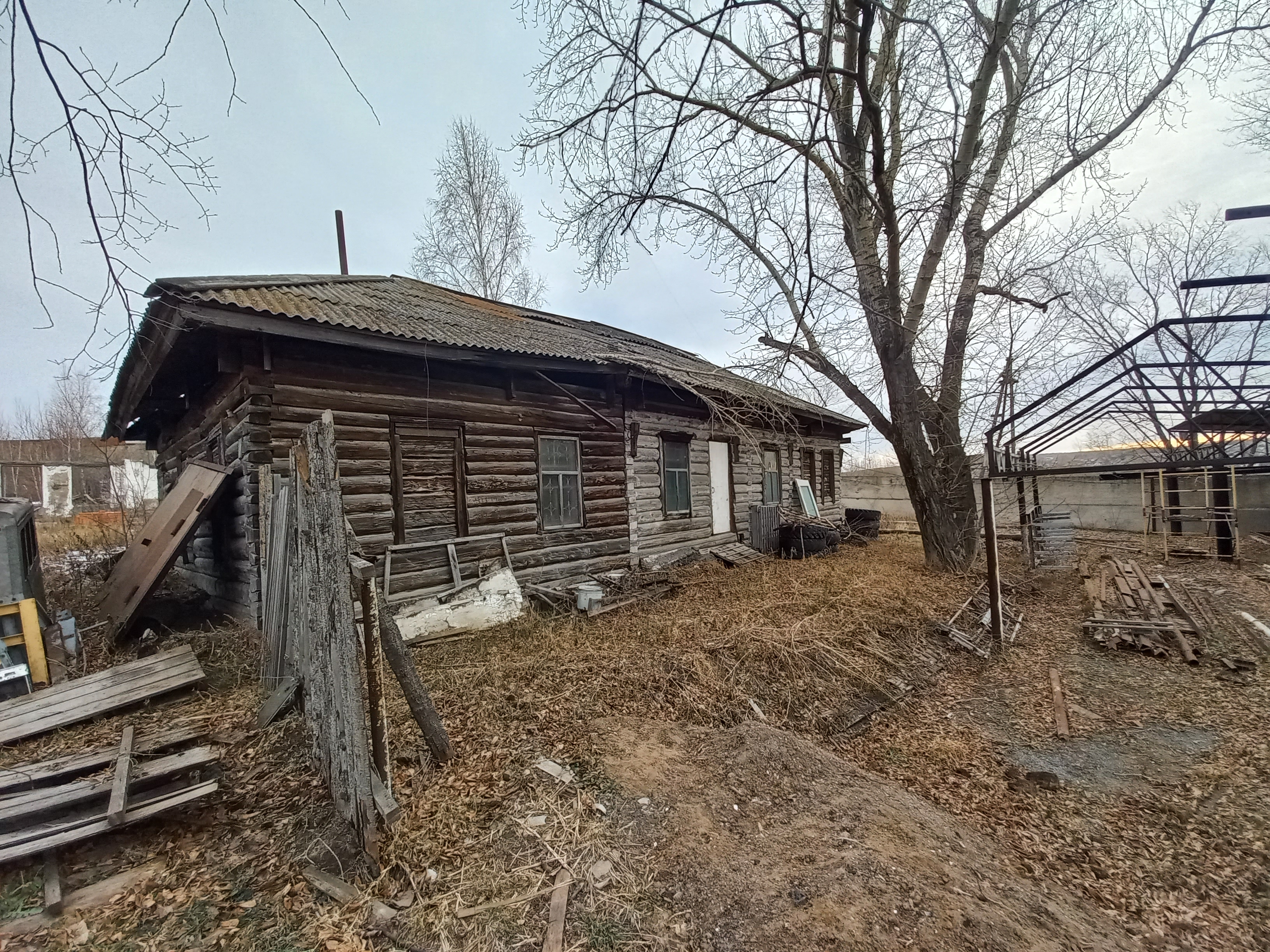 Нежилое здание с земельным участком город Ачинск, ул.Горная, 2Д