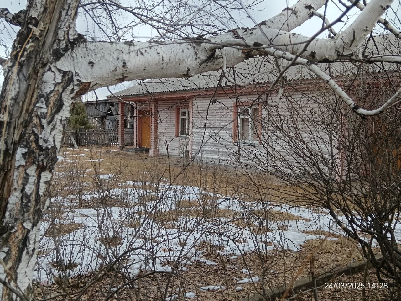 Земельный участок с расположенным на нем объектом недвижимого имущества по адресу: Иркутская обл., Чунский район, п. Октябрьский, ул. Чапаева, 5