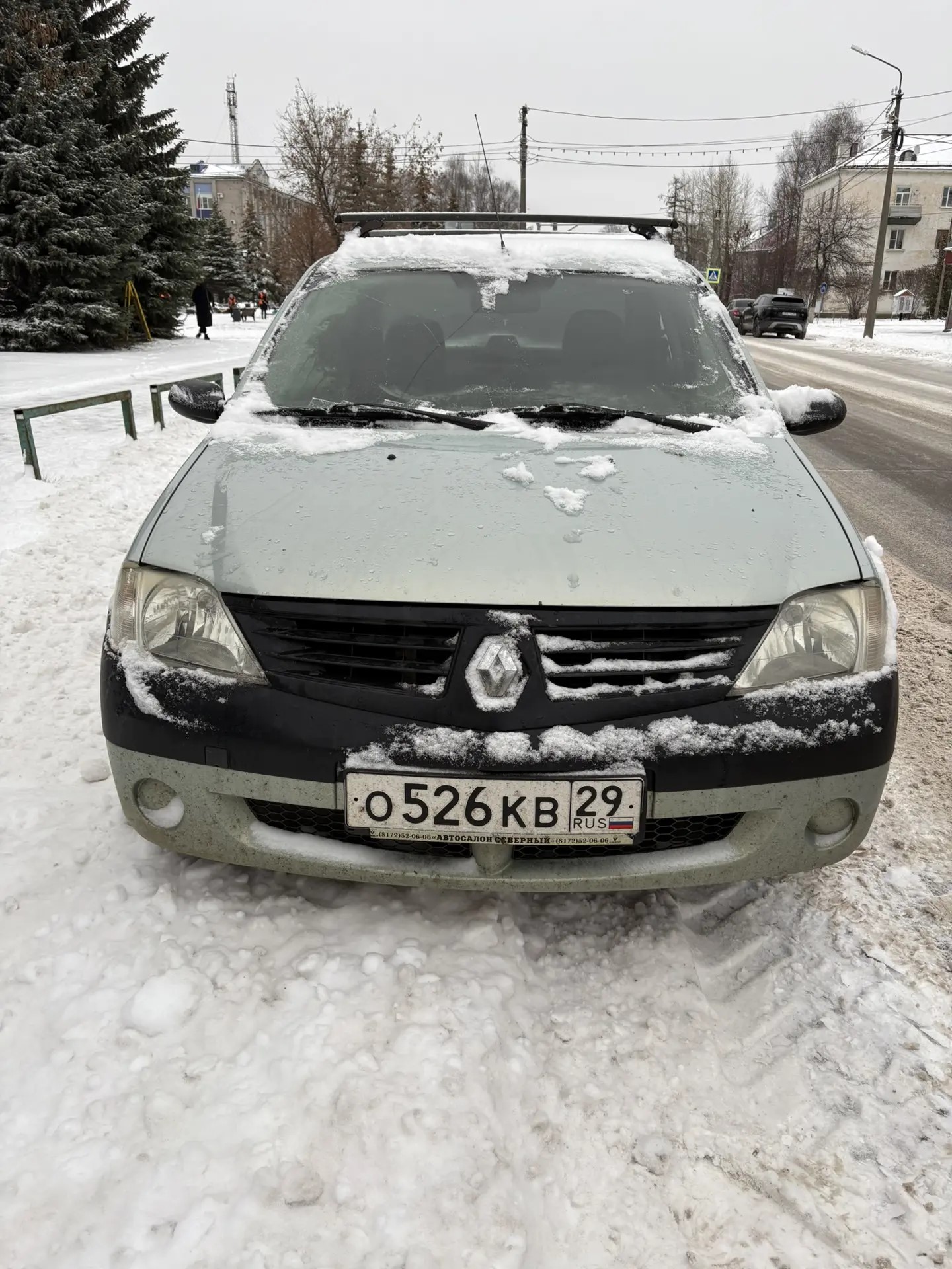 Транспортное средство Renault Logan (SR), 2008 года выпуска, цвет - светло-зеленый, VIN X7LLSRABH8H134535, государственный номер О526КВ29, номер двигателя - UC93087. Состояние ТС: скол и трещина на лобовом стекле, не работает печка.